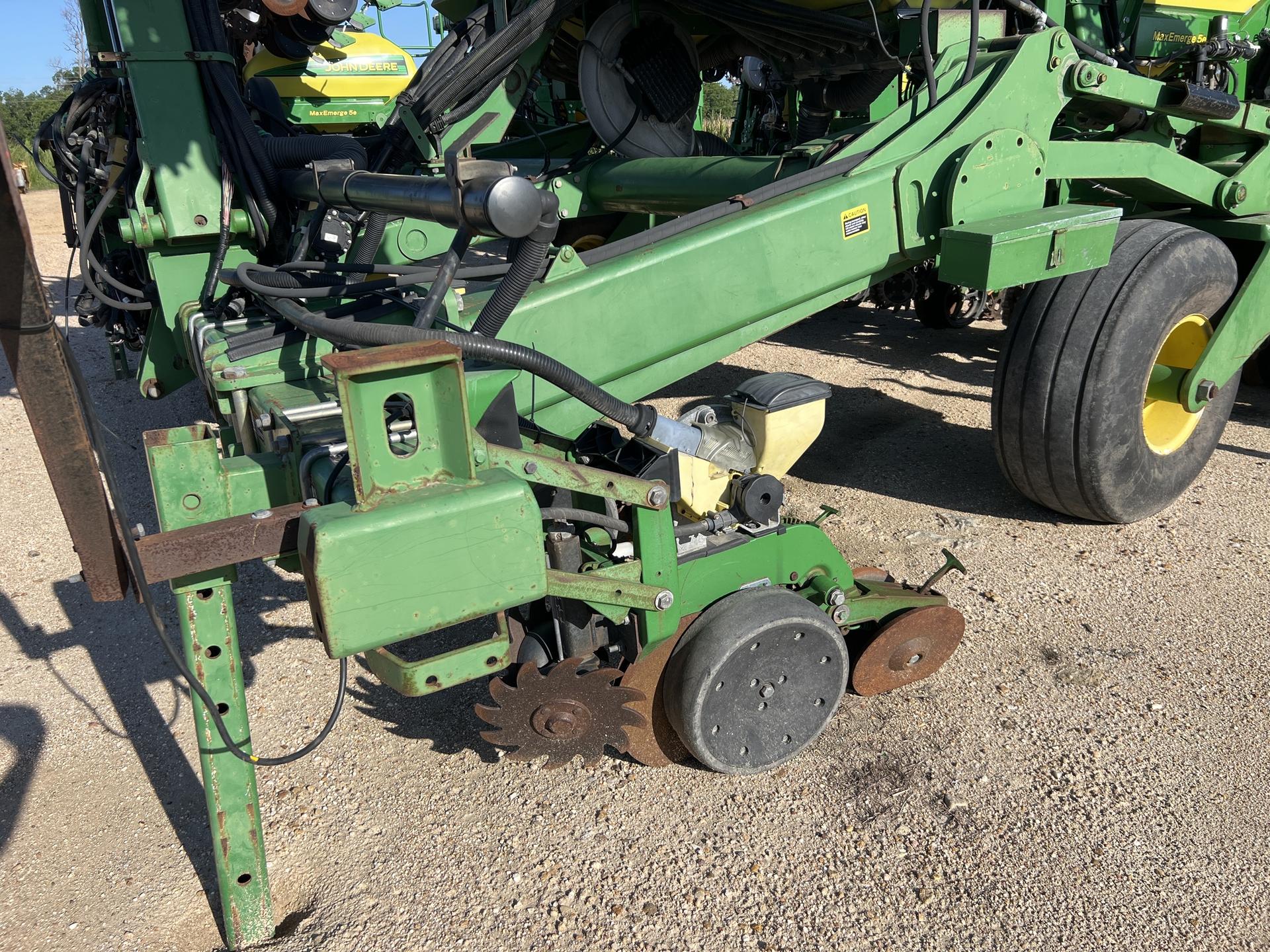 2010 John Deere DR12X Image