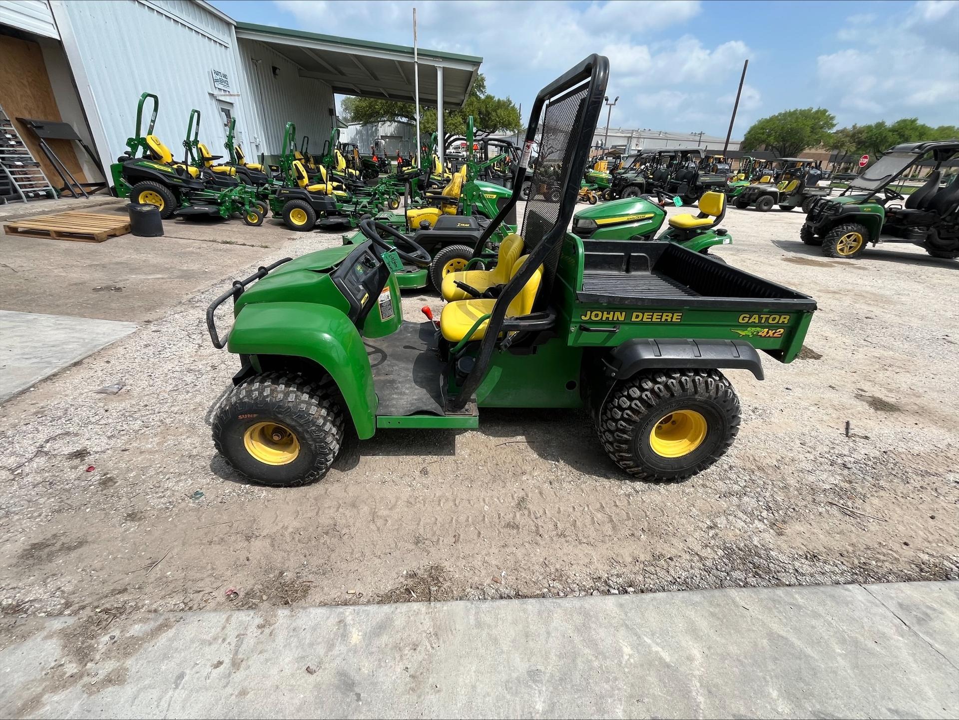 2005 John Deere 4X2 Image