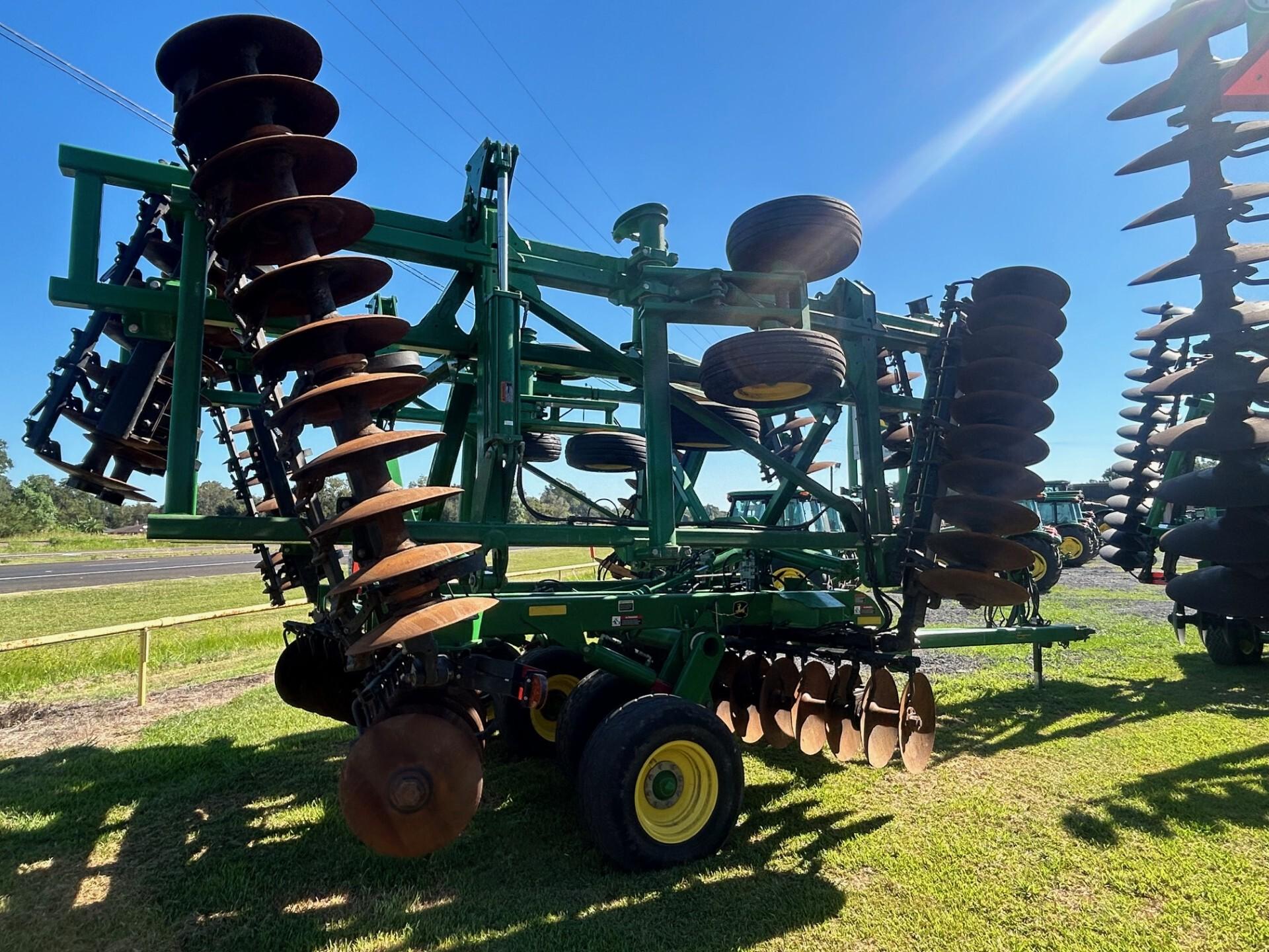 2023 John Deere 2633 LT FOLD DISK – 36’5″ Image