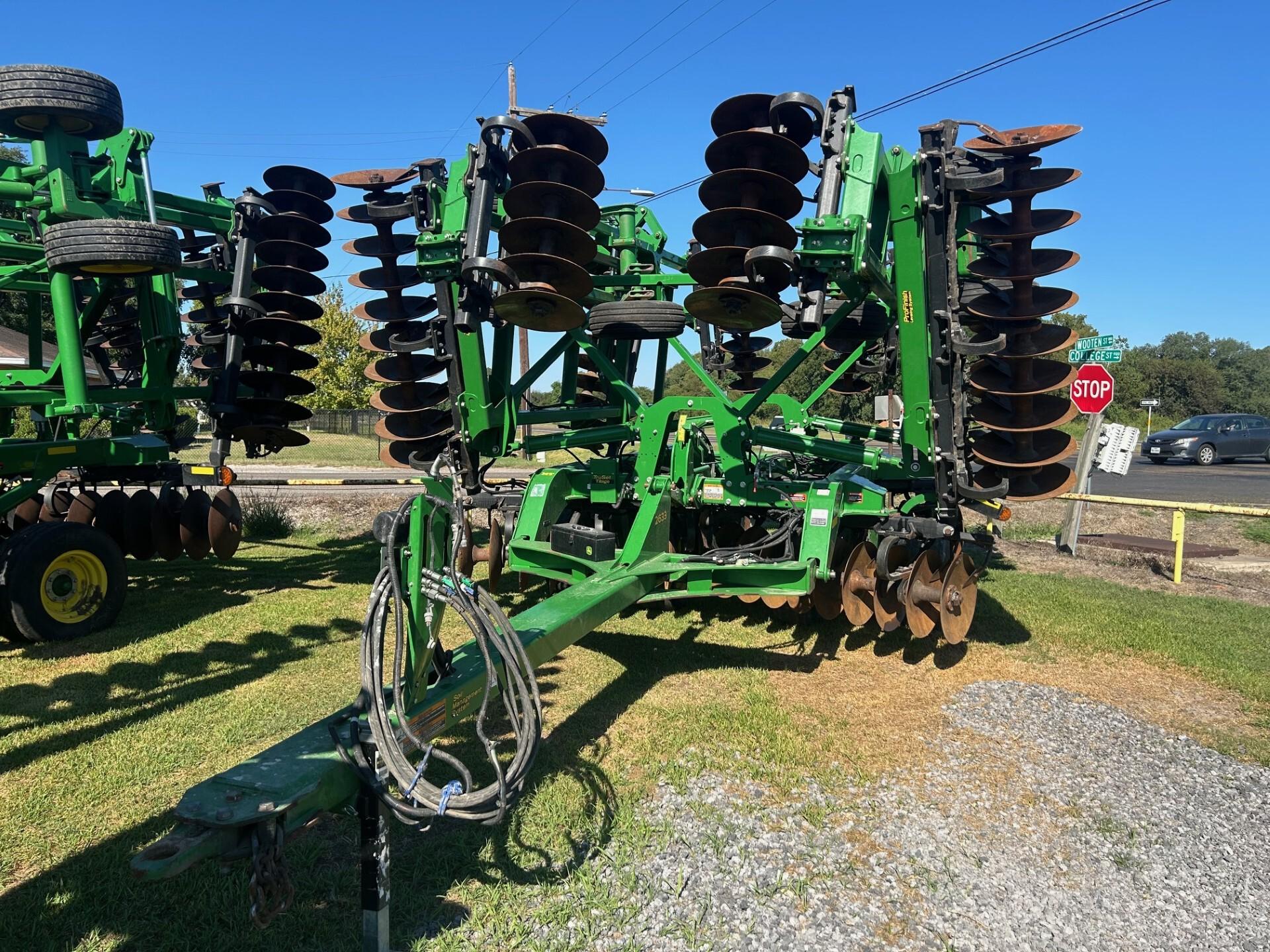 2023 John Deere 2633 LT FOLD DISK – 36’5″ Image
