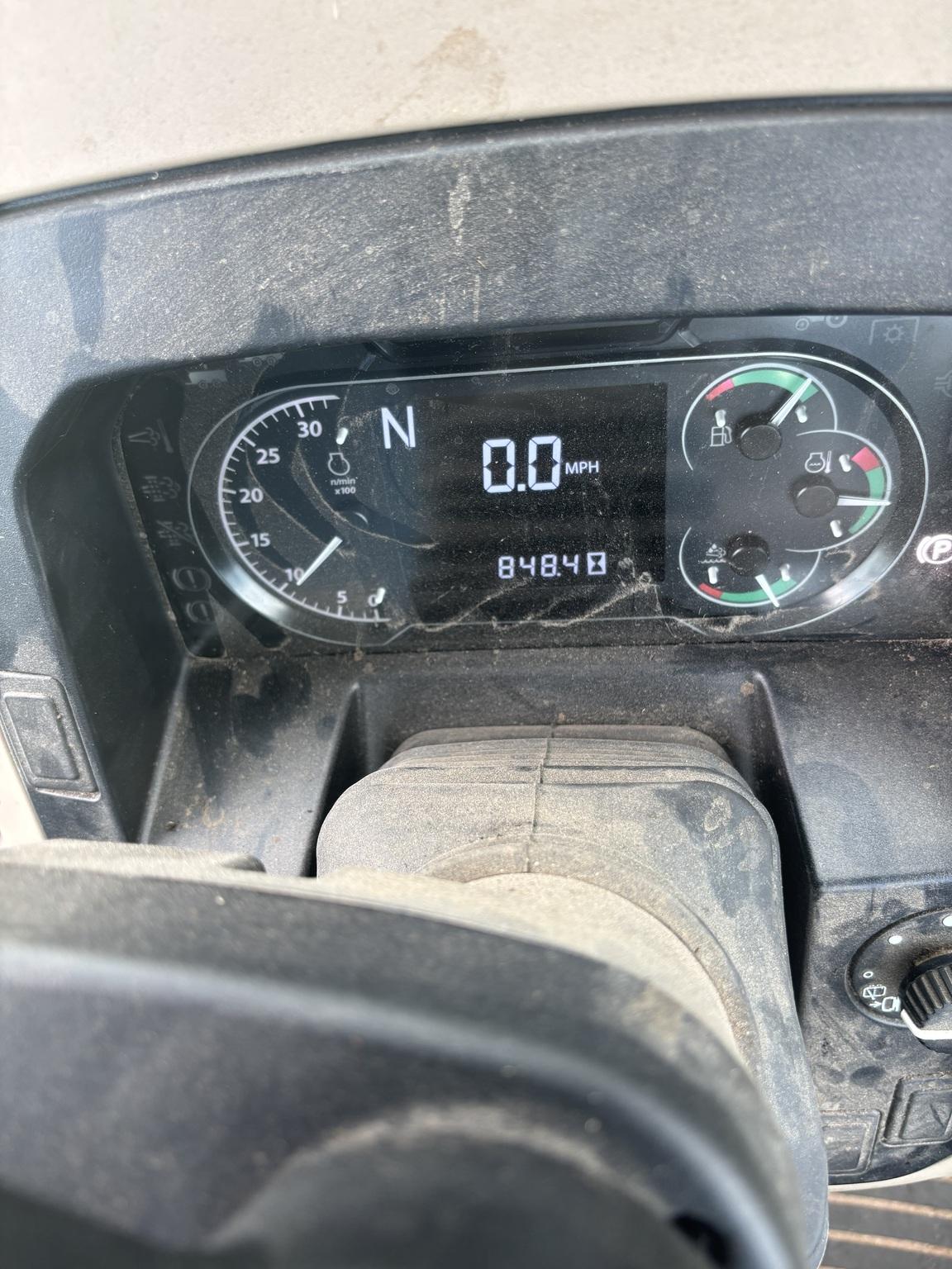 2023 John Deere 6135E Cab Image