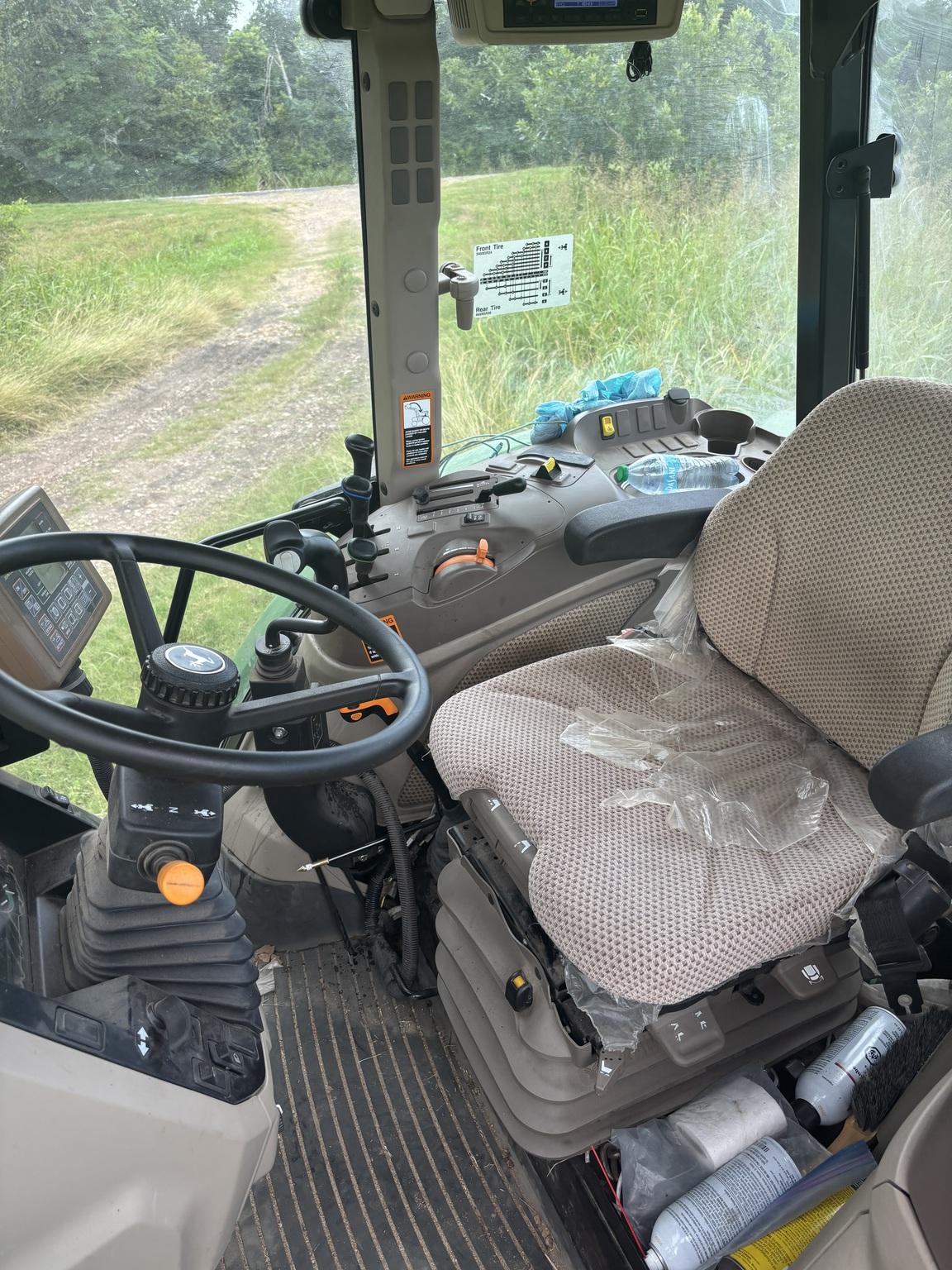 2023 John Deere 6135E Cab Image