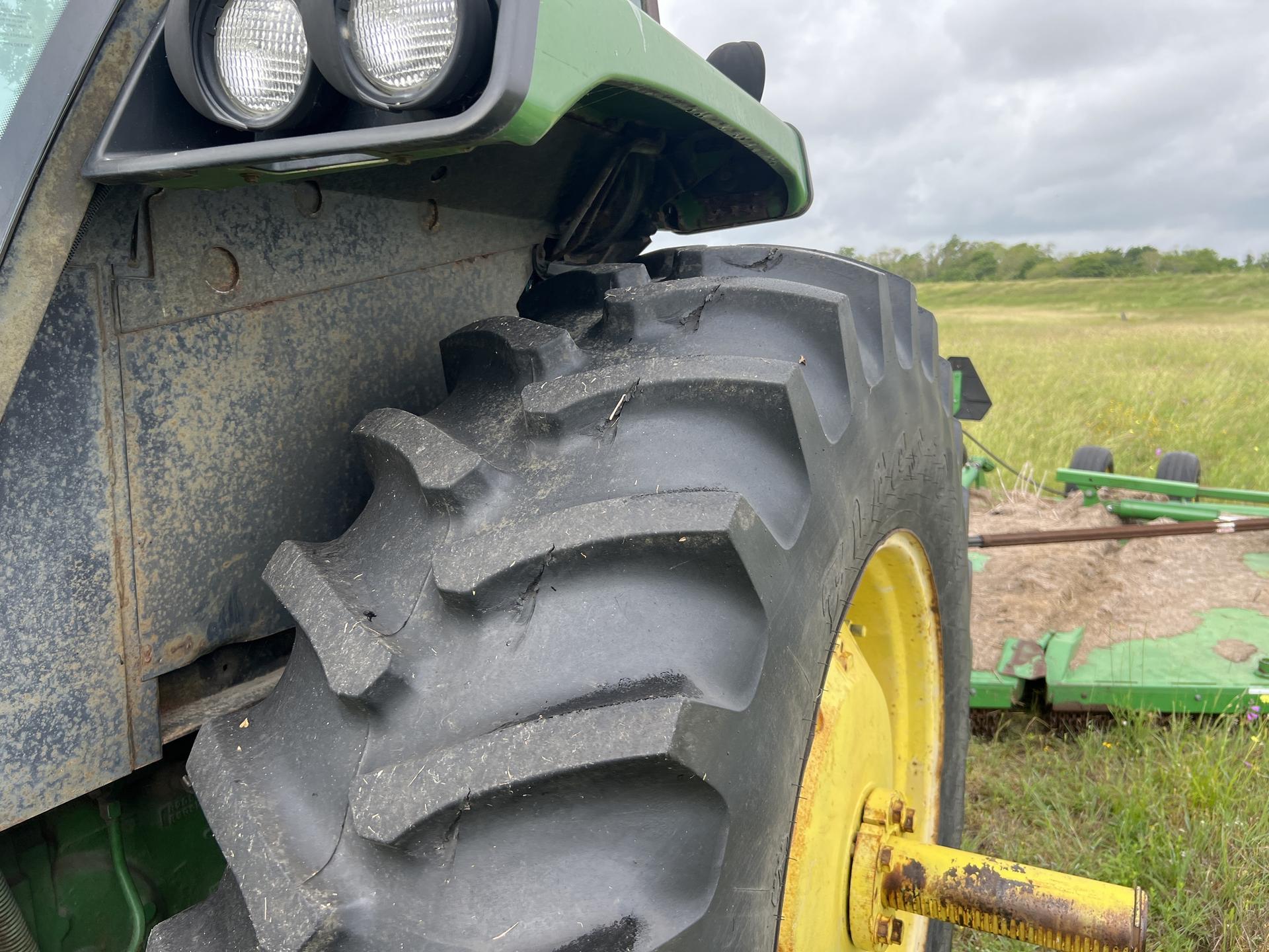 1990 John Deere 4555 Image