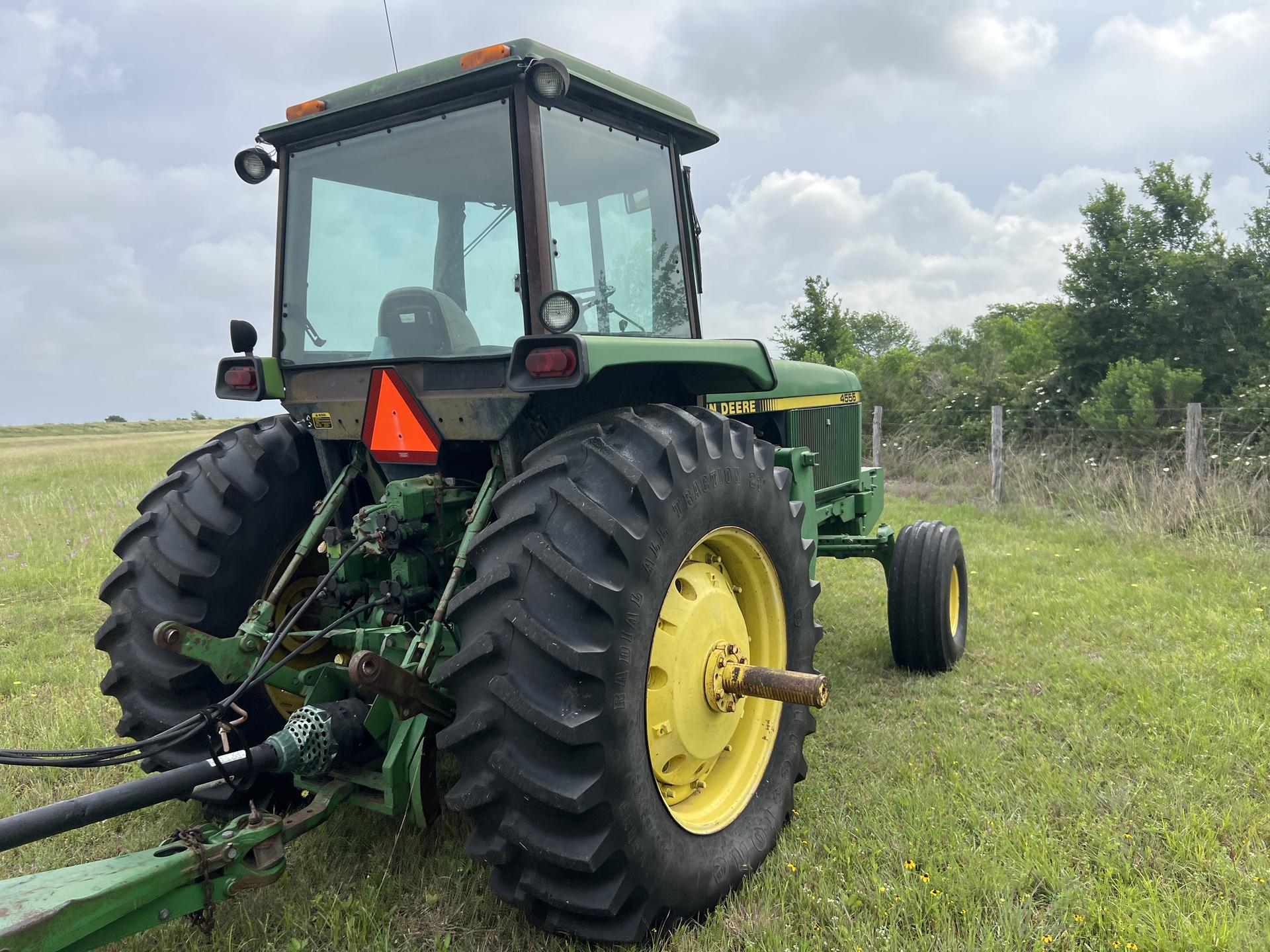1990 John Deere 4555 Image