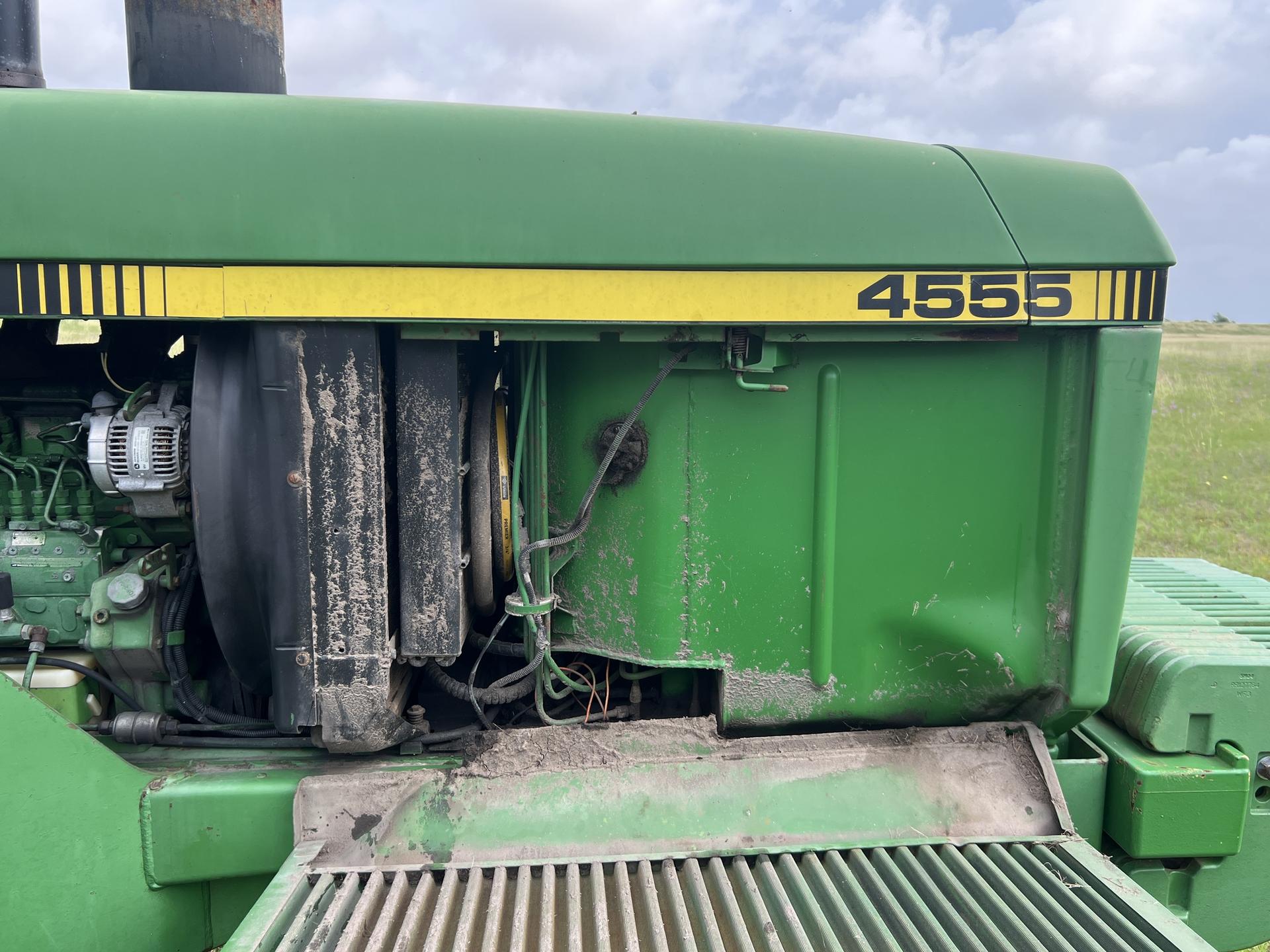 1990 John Deere 4555 Image
