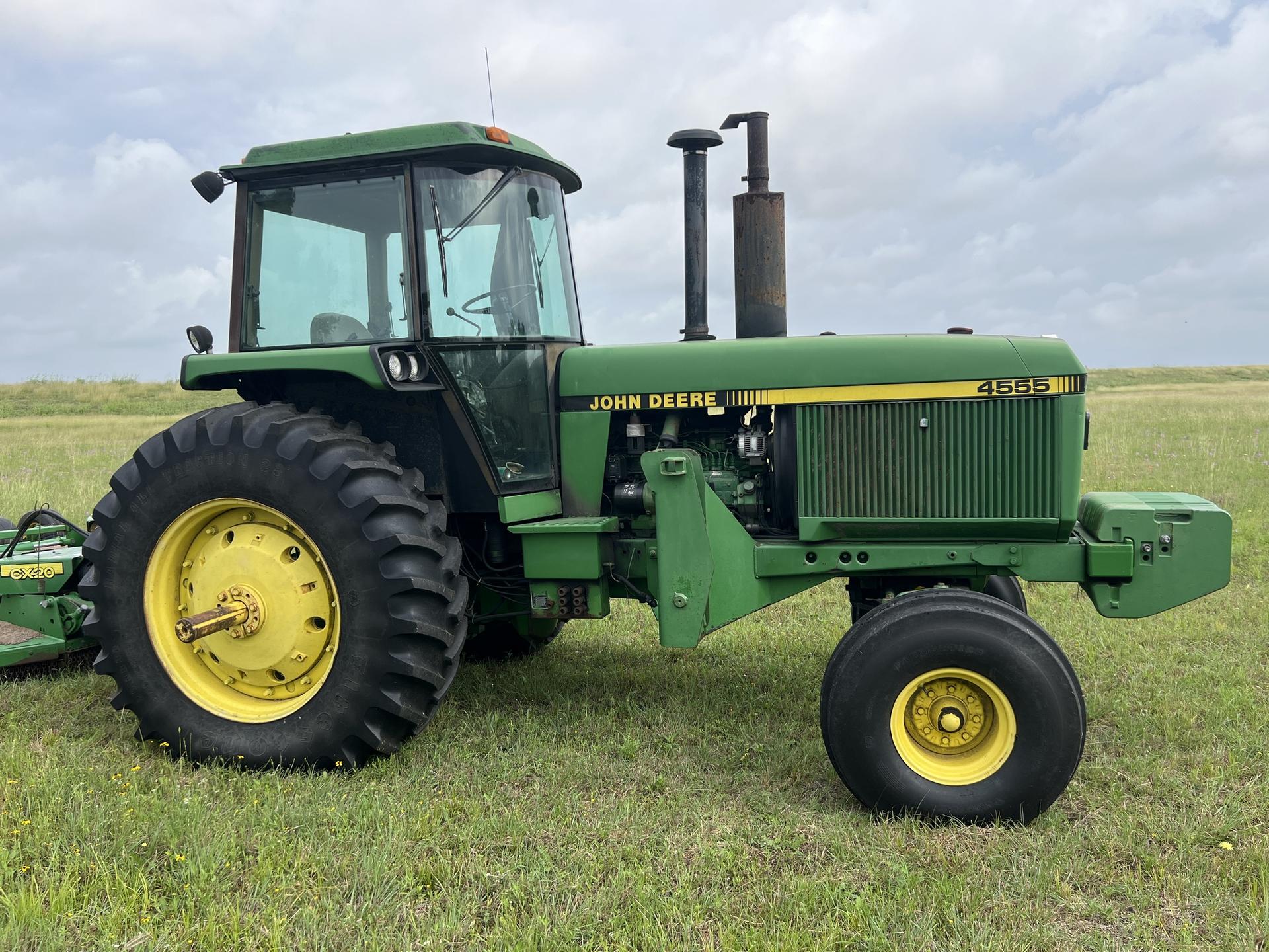 1990 John Deere 4555 Image