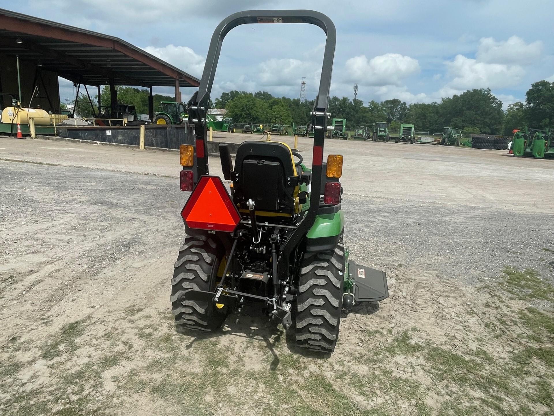 2022 John Deere 2025R Image