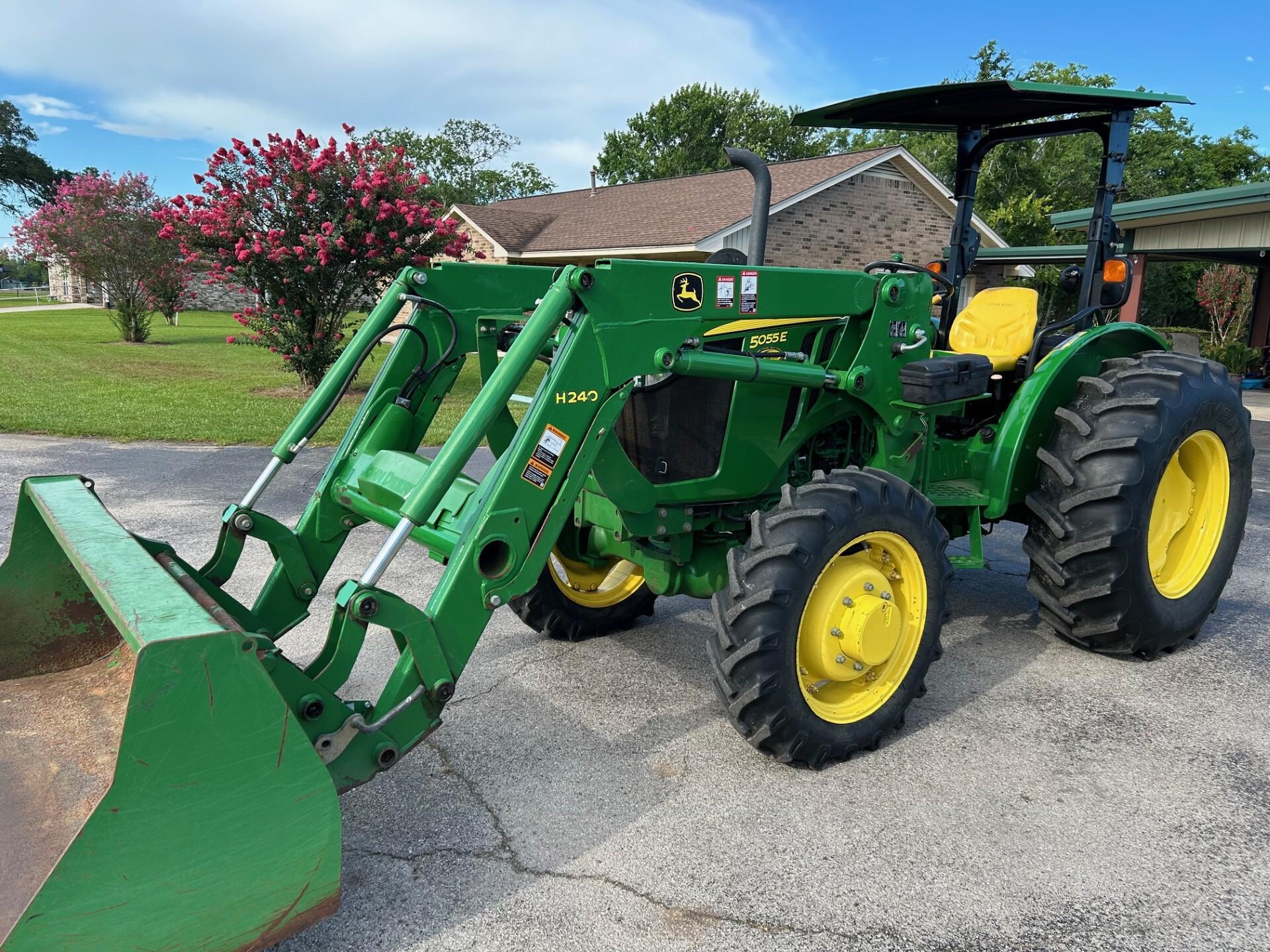 2015 John Deere 5055E Image