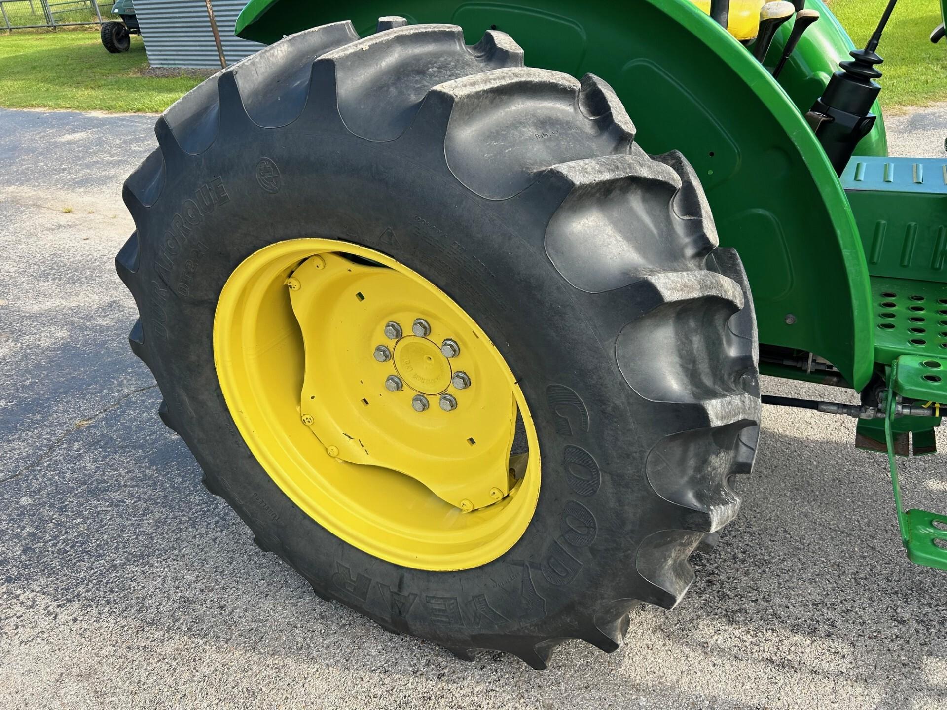2015 John Deere 5055E Image