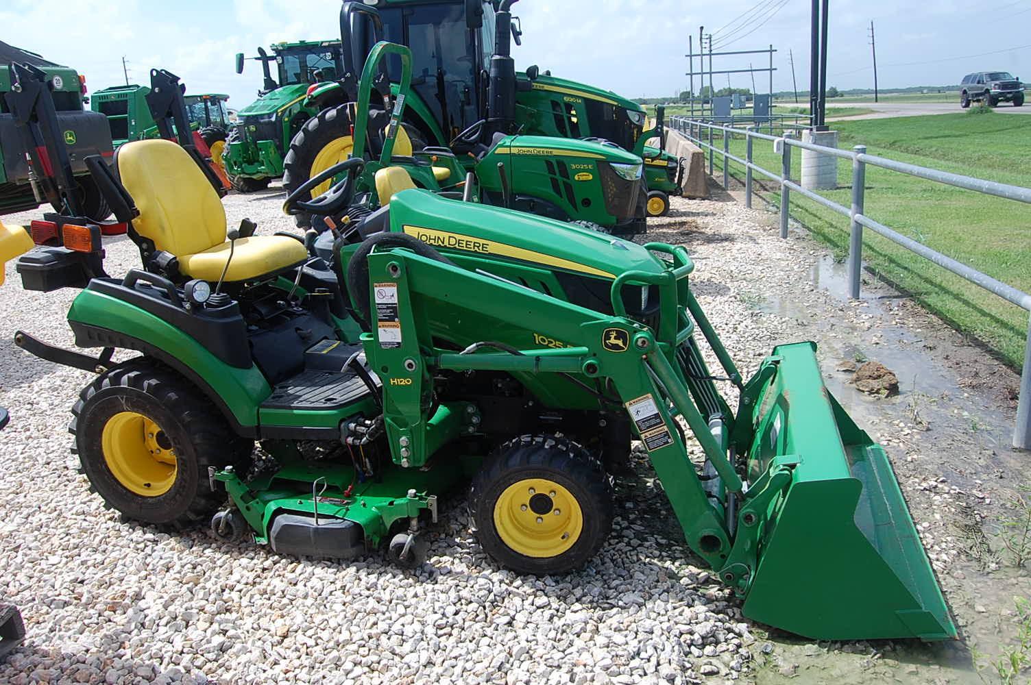 2013 John Deere 1025R Image