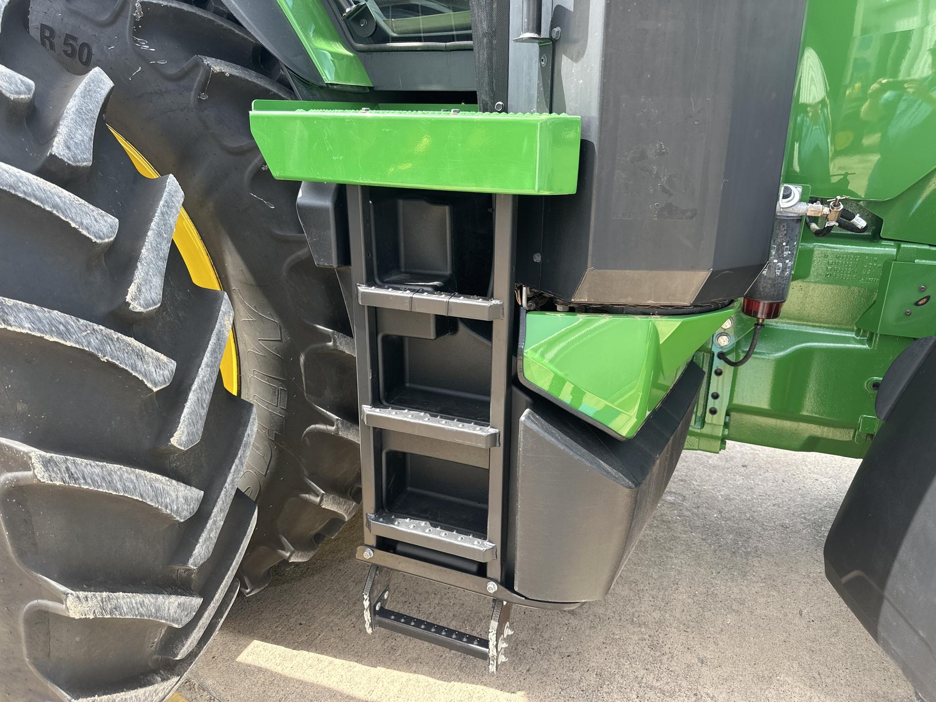 2022 John Deere 8R 250 Image