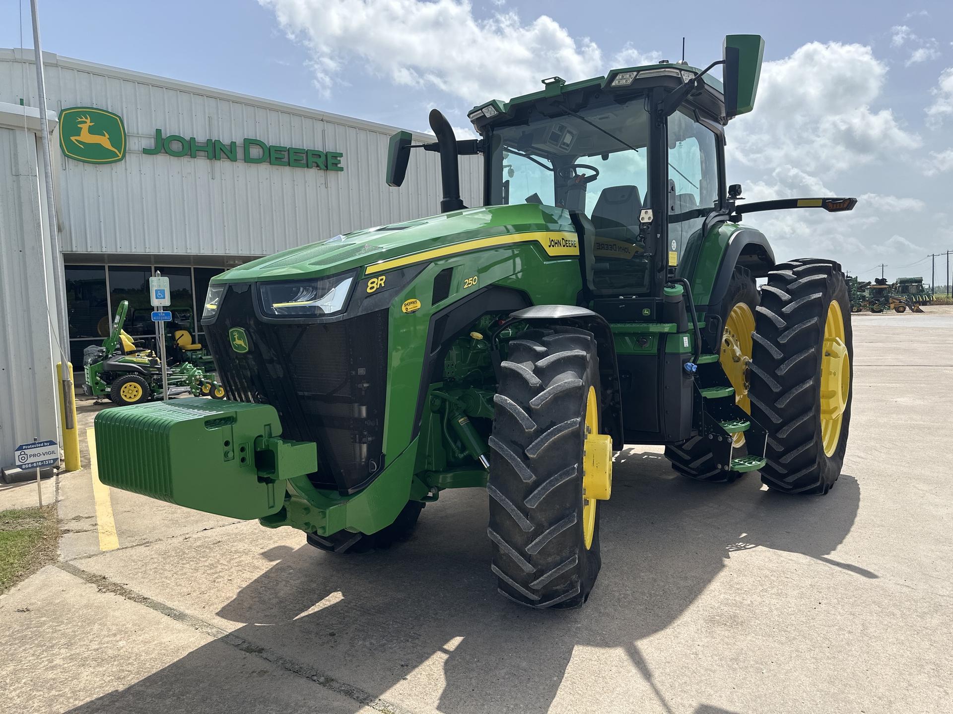 2022 John Deere 8R 250 Image