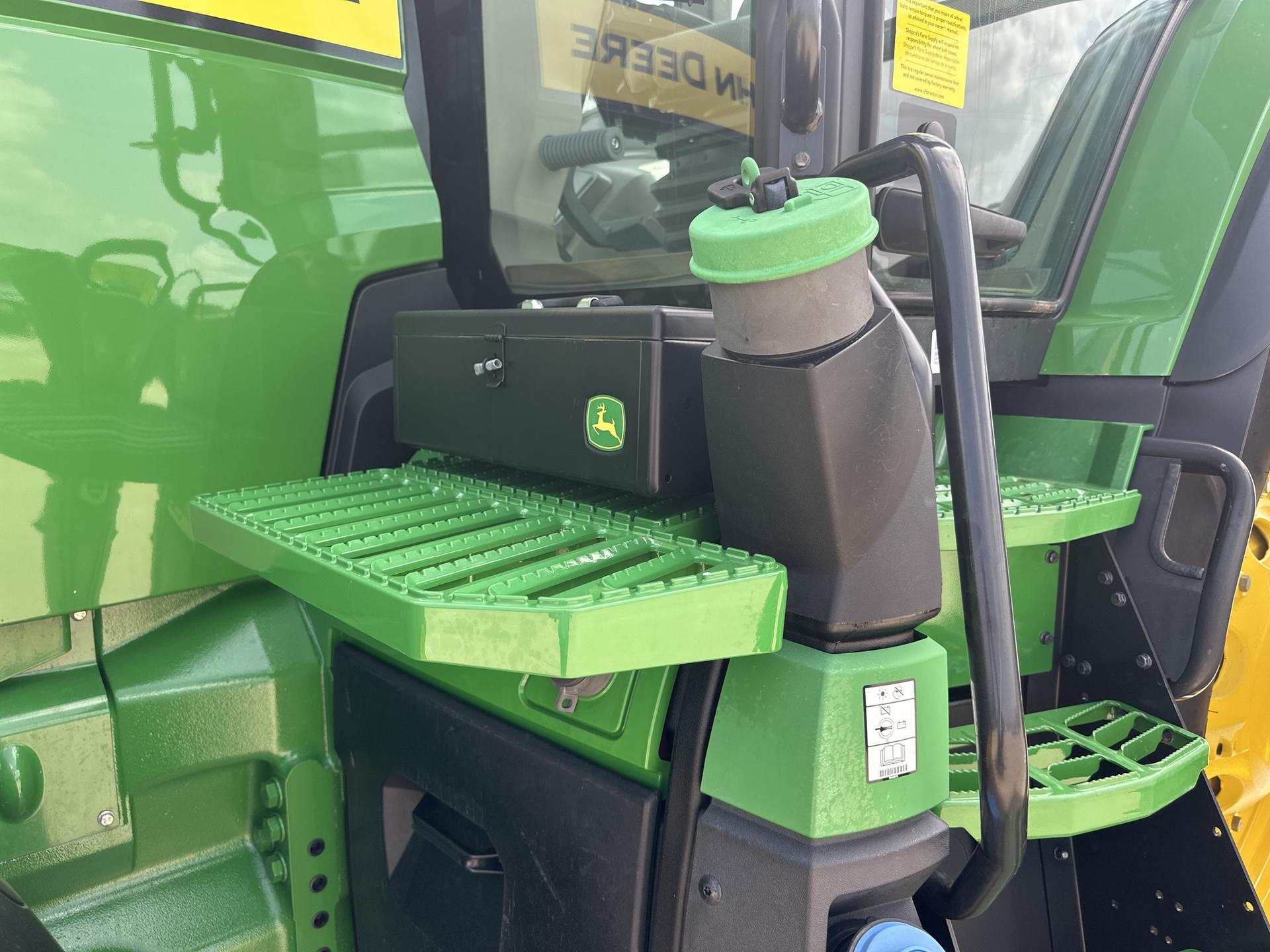 2022 John Deere 8R 250 Image