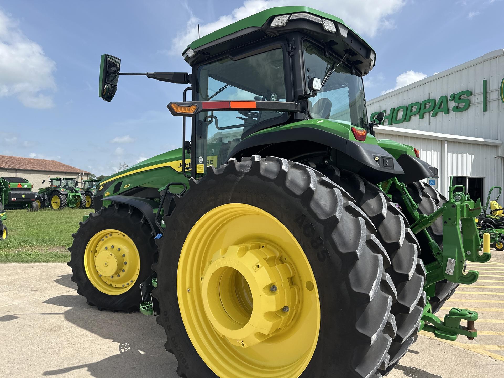 2022 John Deere 8R 250 Image