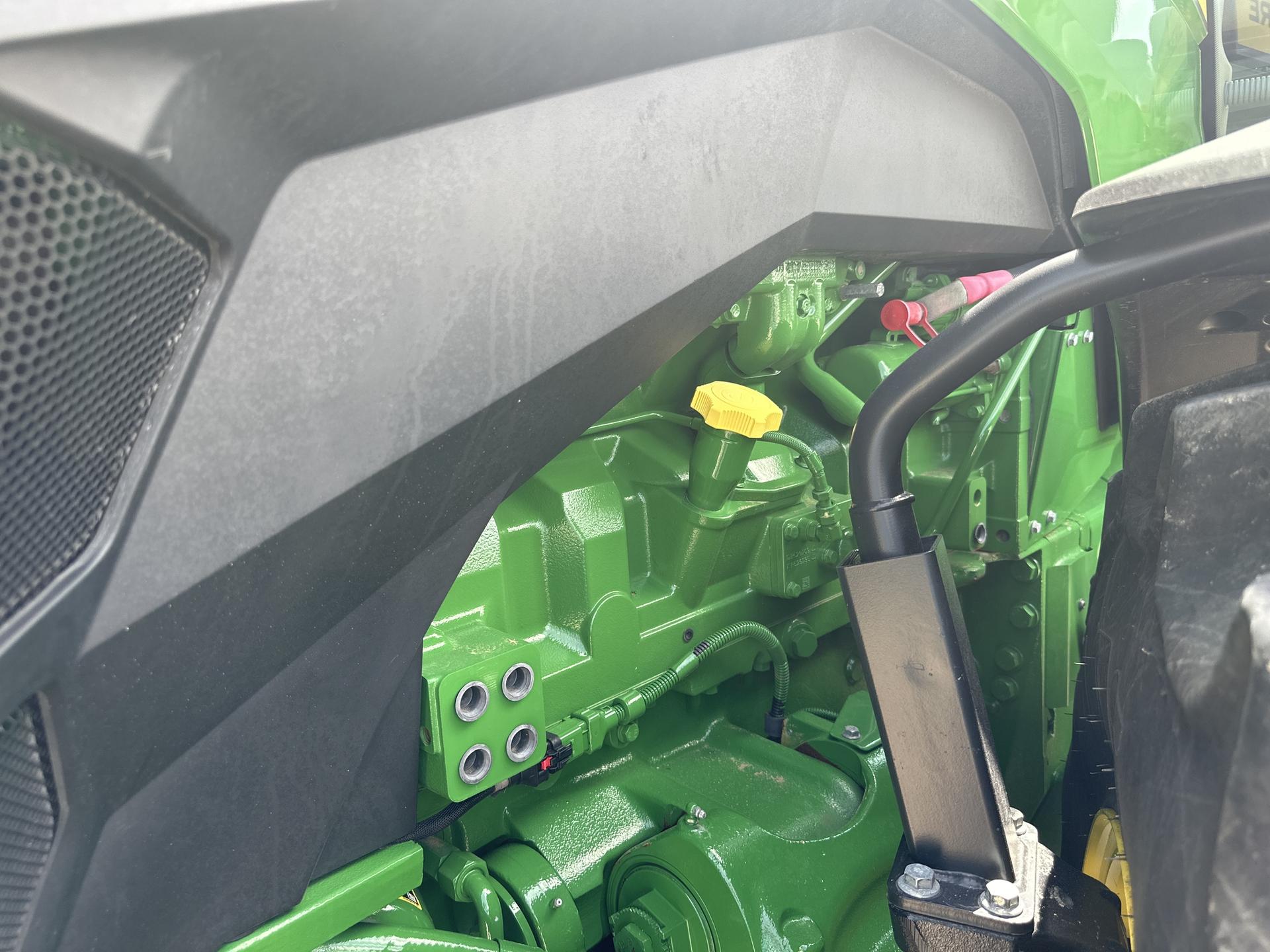 2022 John Deere 8R 250 Image