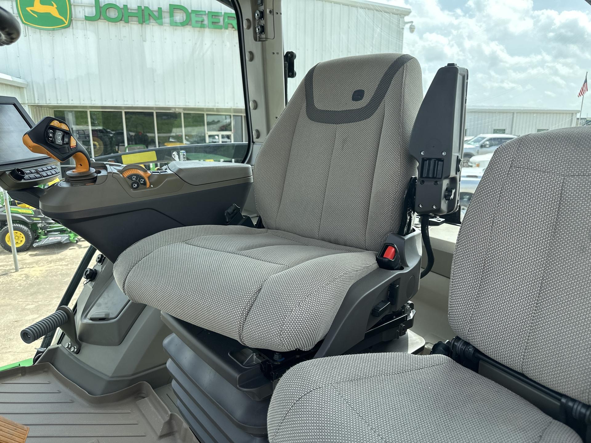 2022 John Deere 8R 250 Image