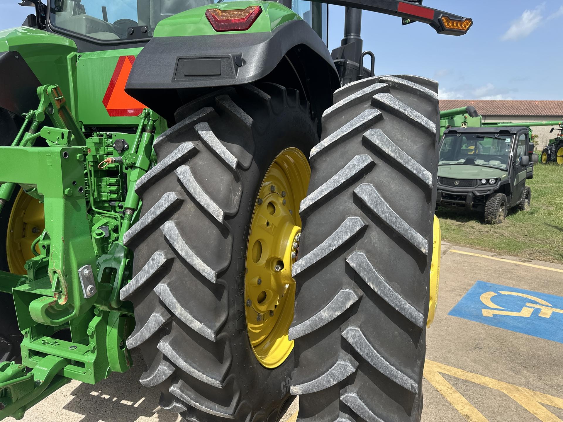 2022 John Deere 8R 250 Image
