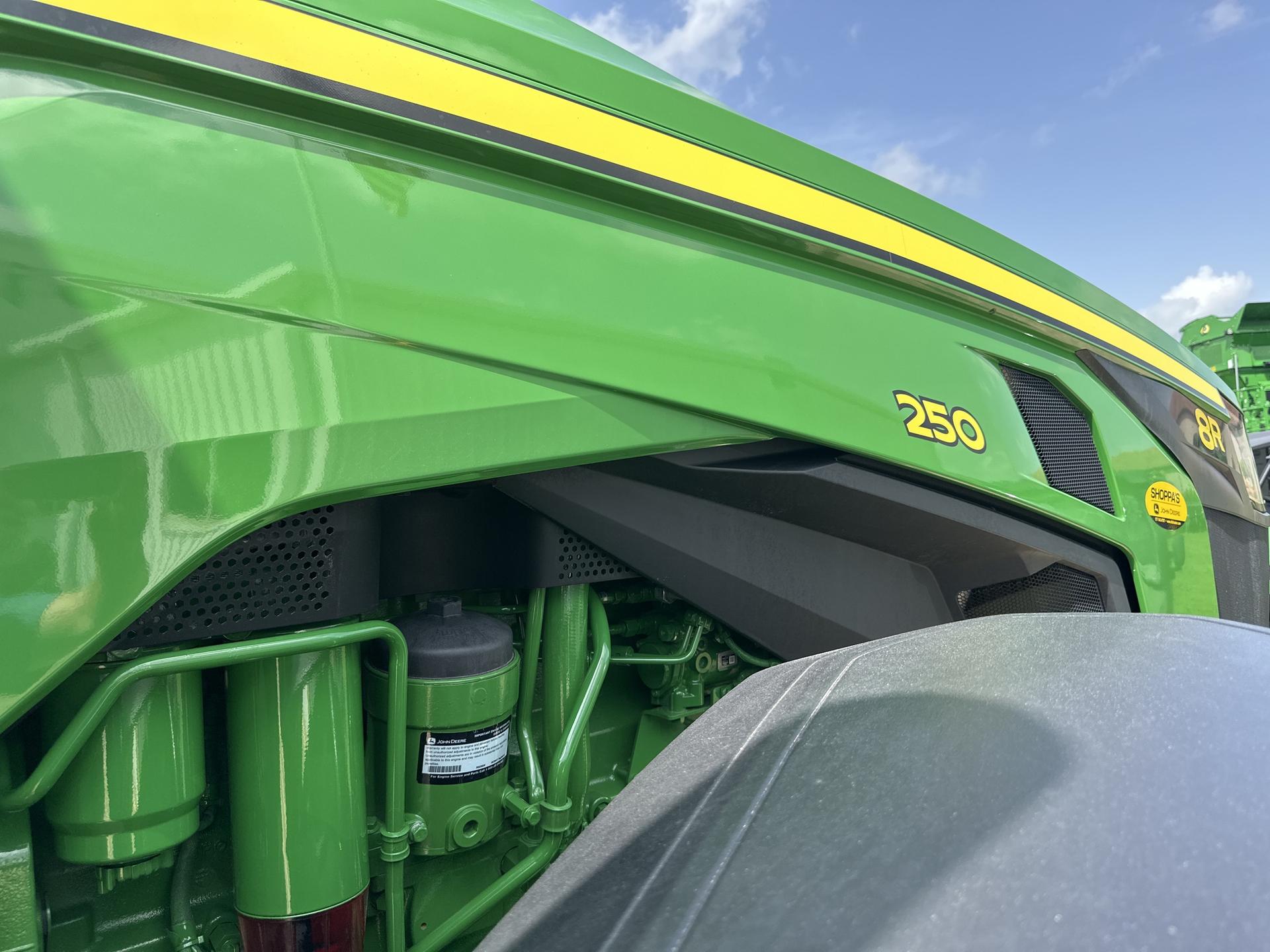 2022 John Deere 8R 250 Image
