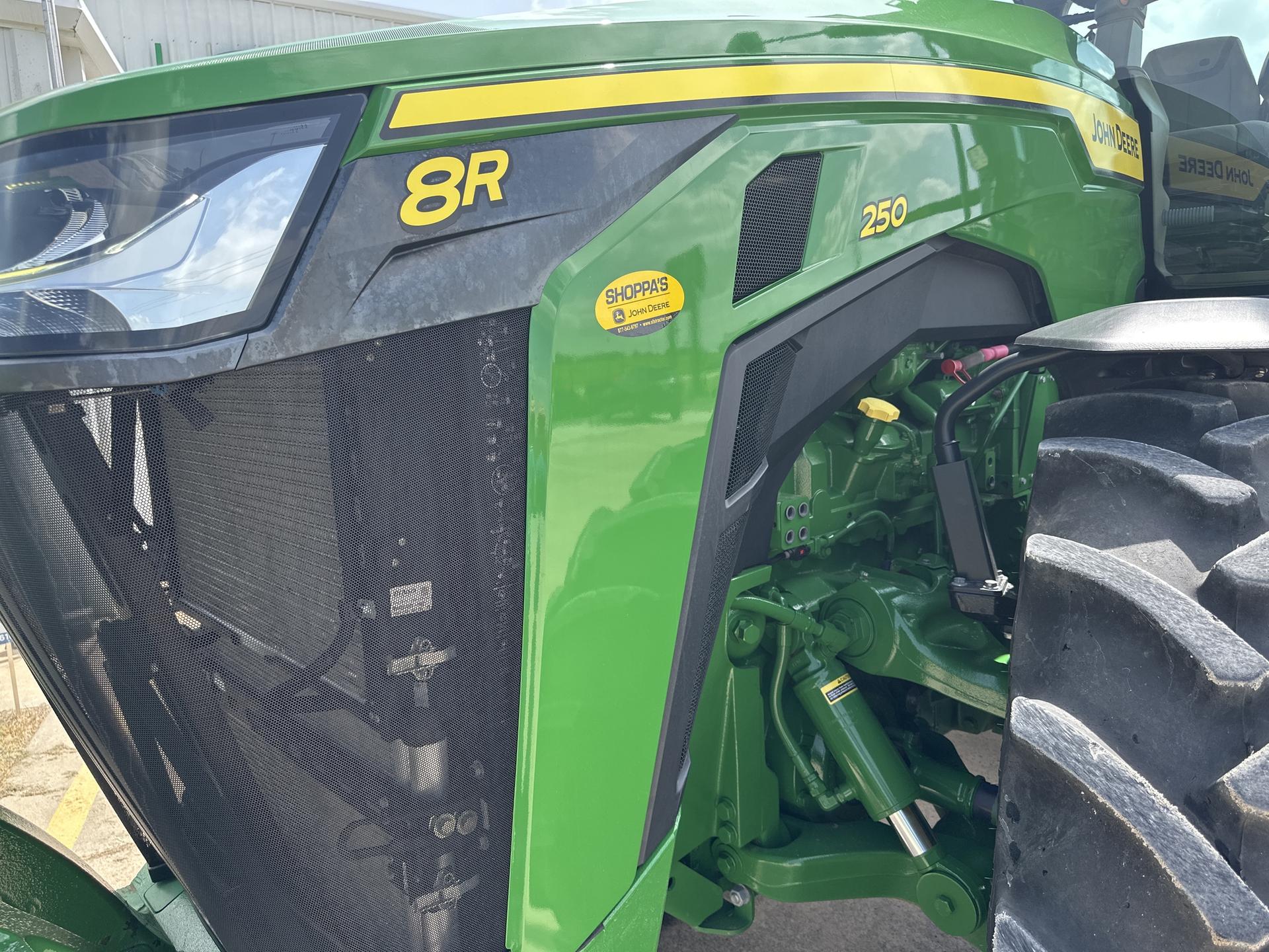 2022 John Deere 8R 250 Image