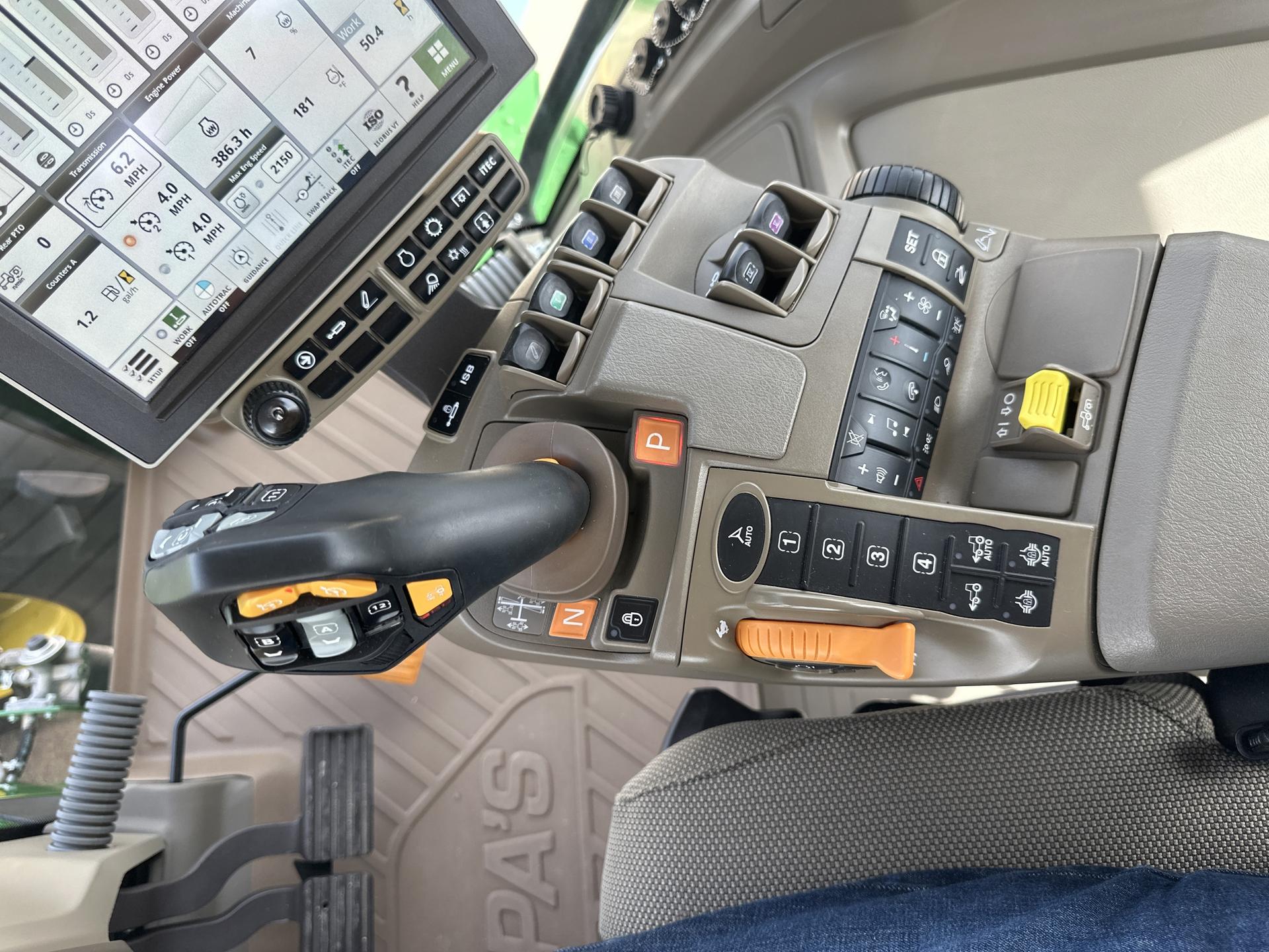 2022 John Deere 8R 250 Image