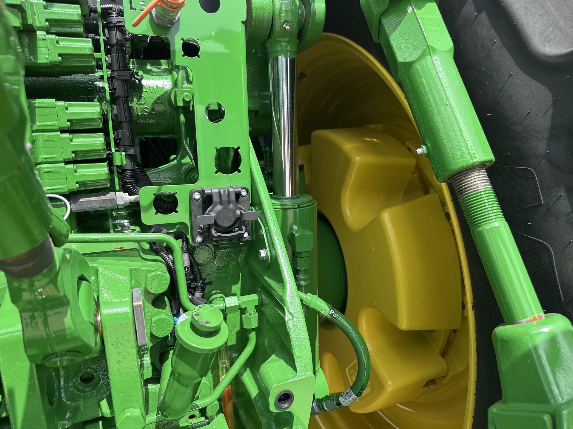 2022 John Deere 8R 250 Image