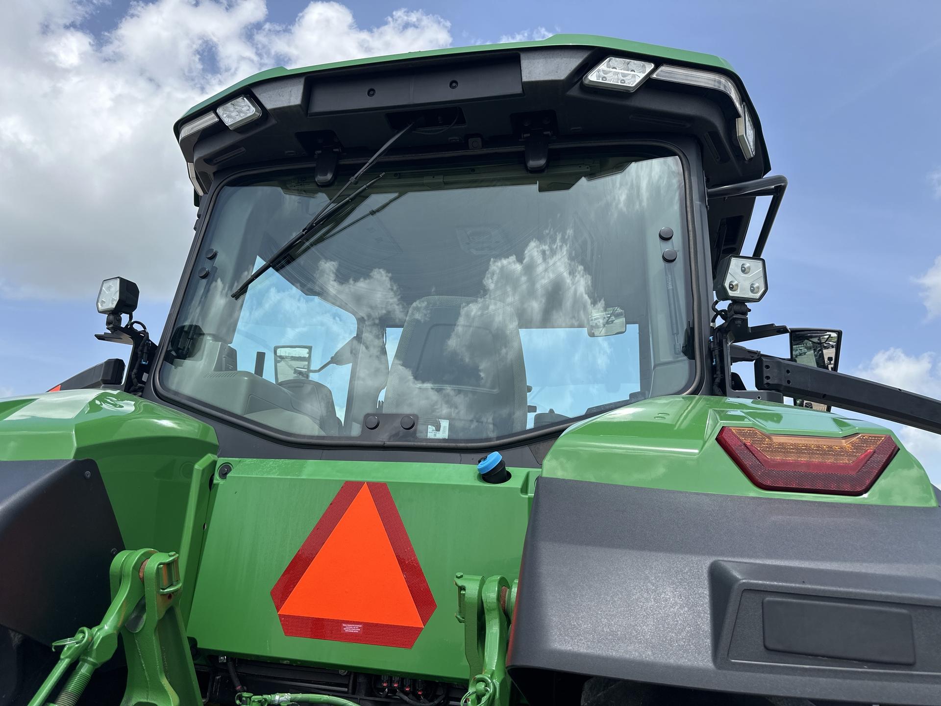 2022 John Deere 8R 250 Image
