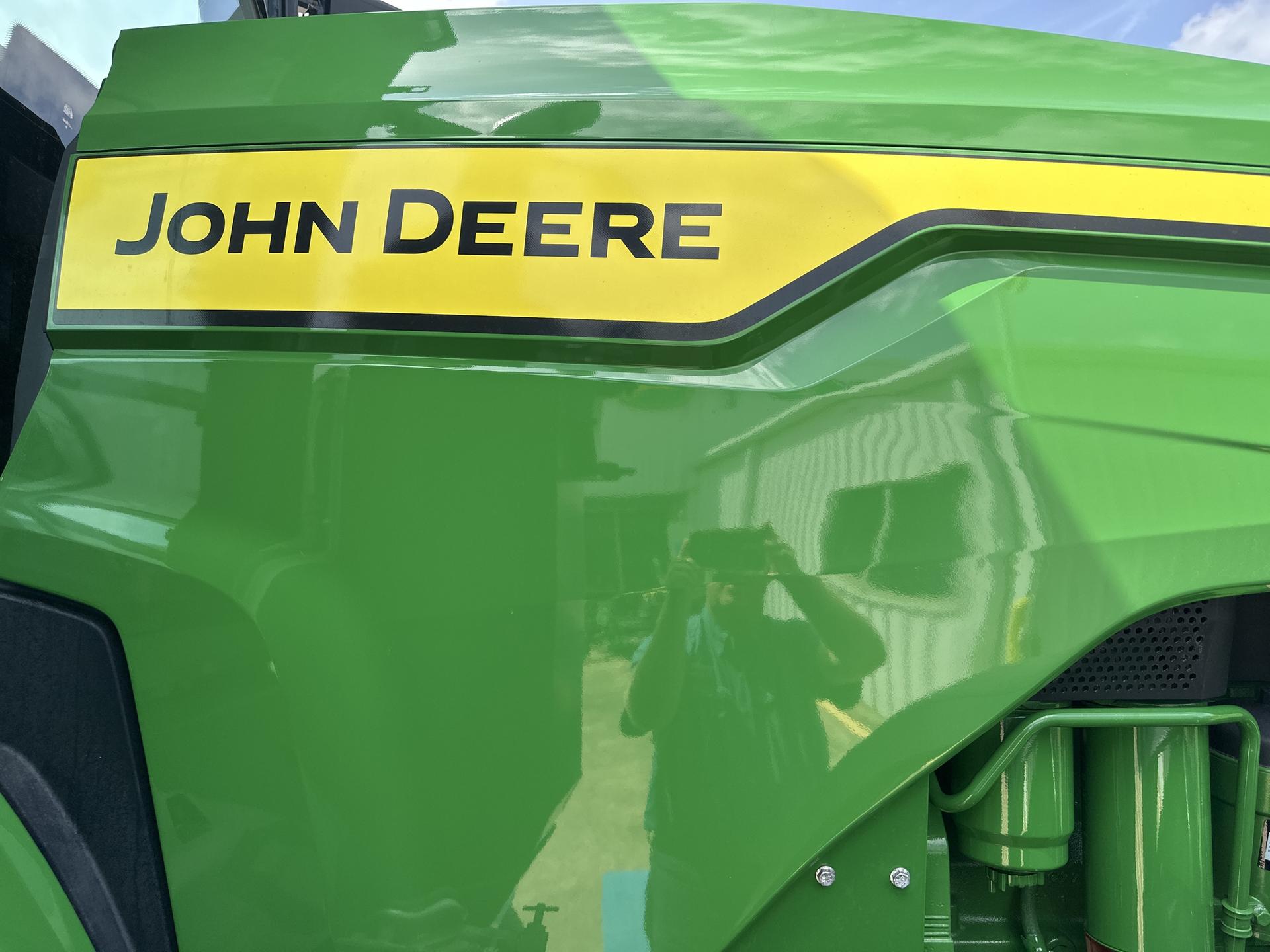 2022 John Deere 8R 250 Image