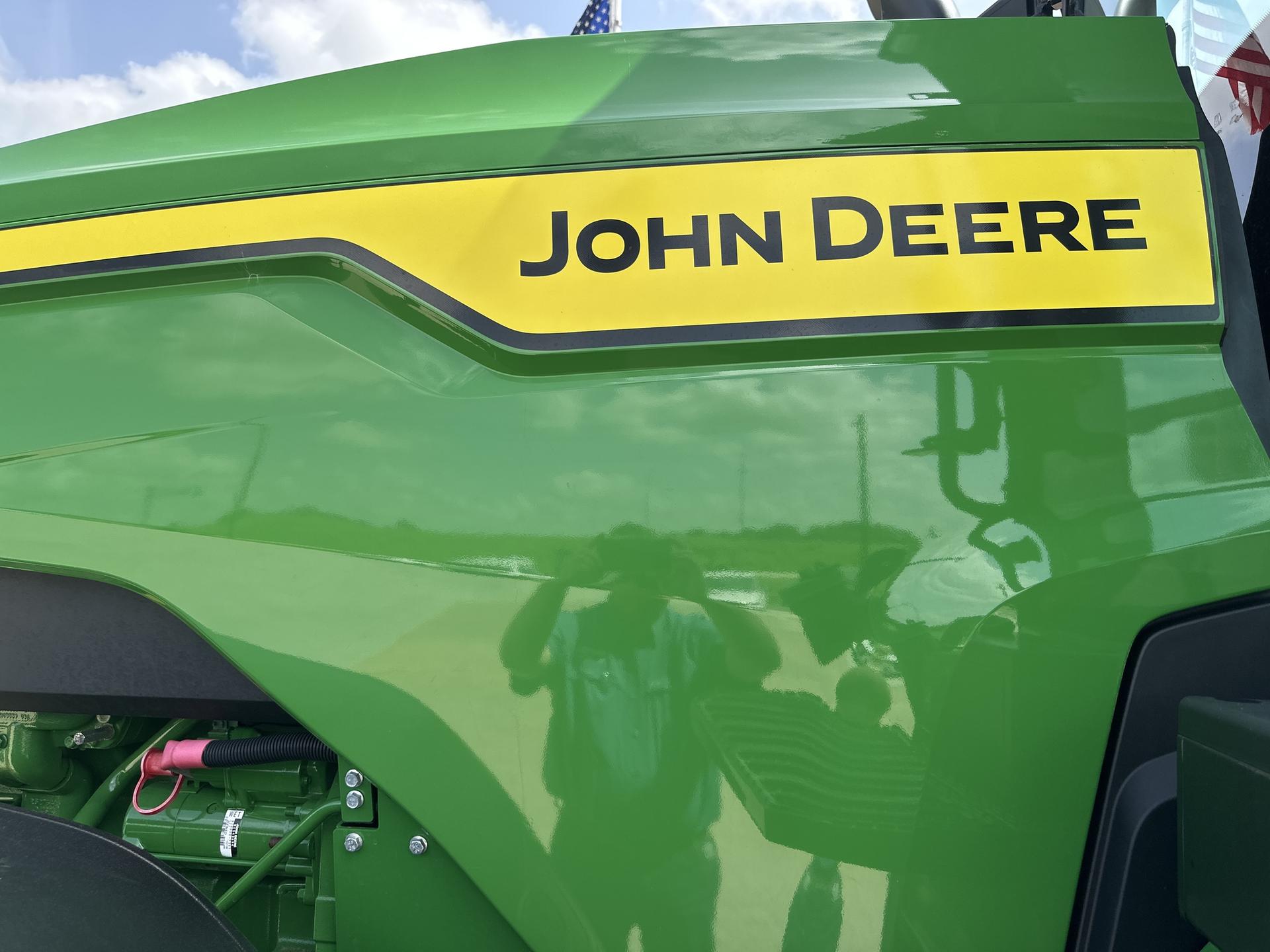 2022 John Deere 8R 250 Image