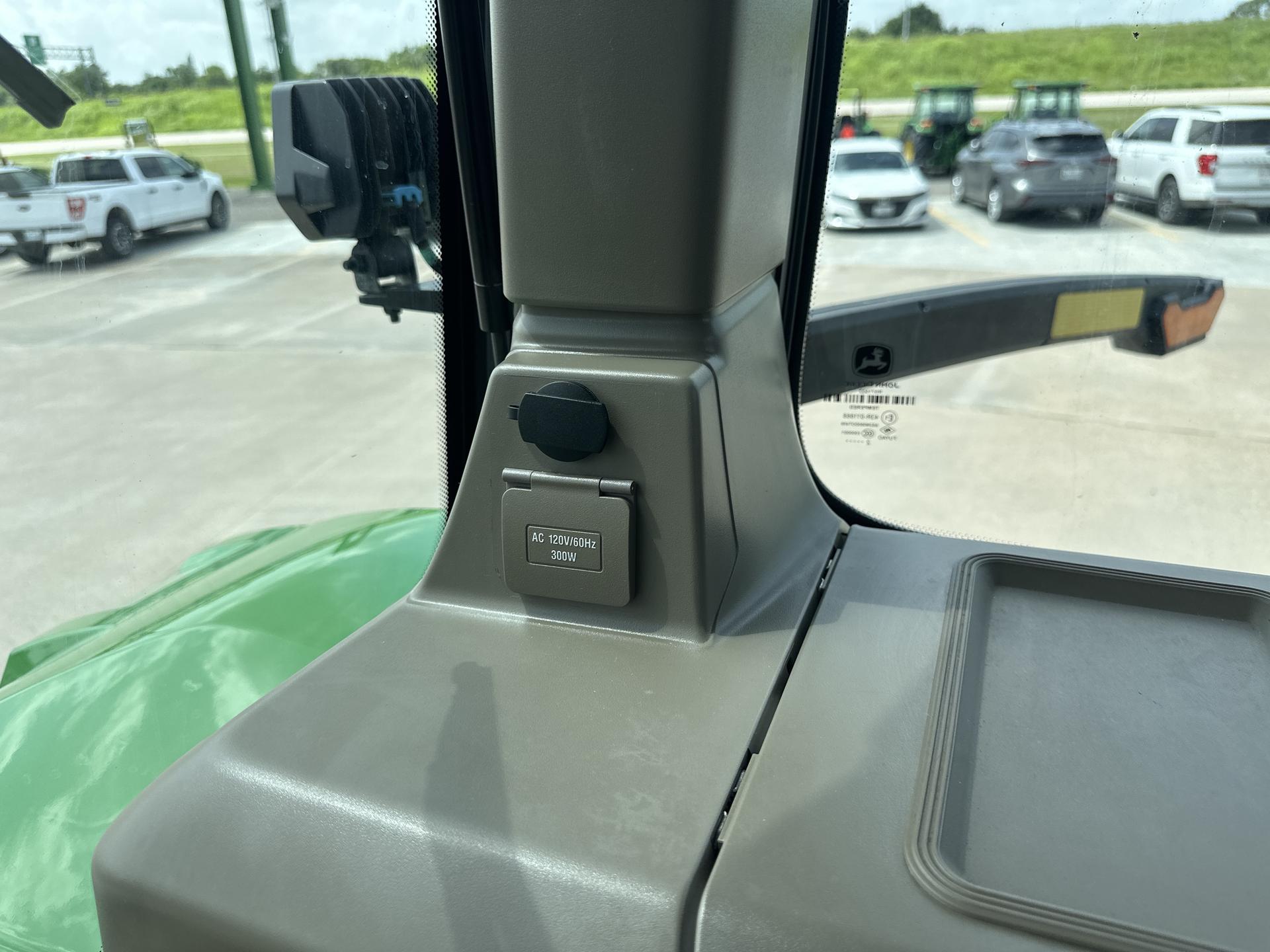 2022 John Deere 8R 250 Image