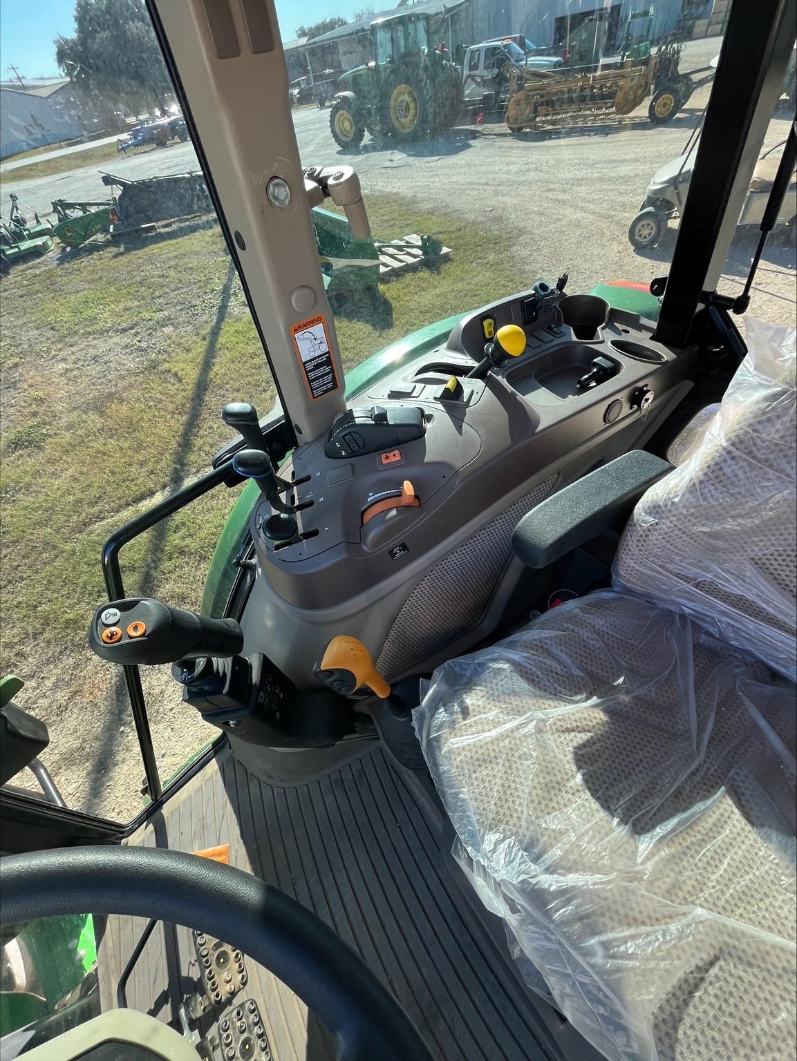2022 John Deere 5125M Image