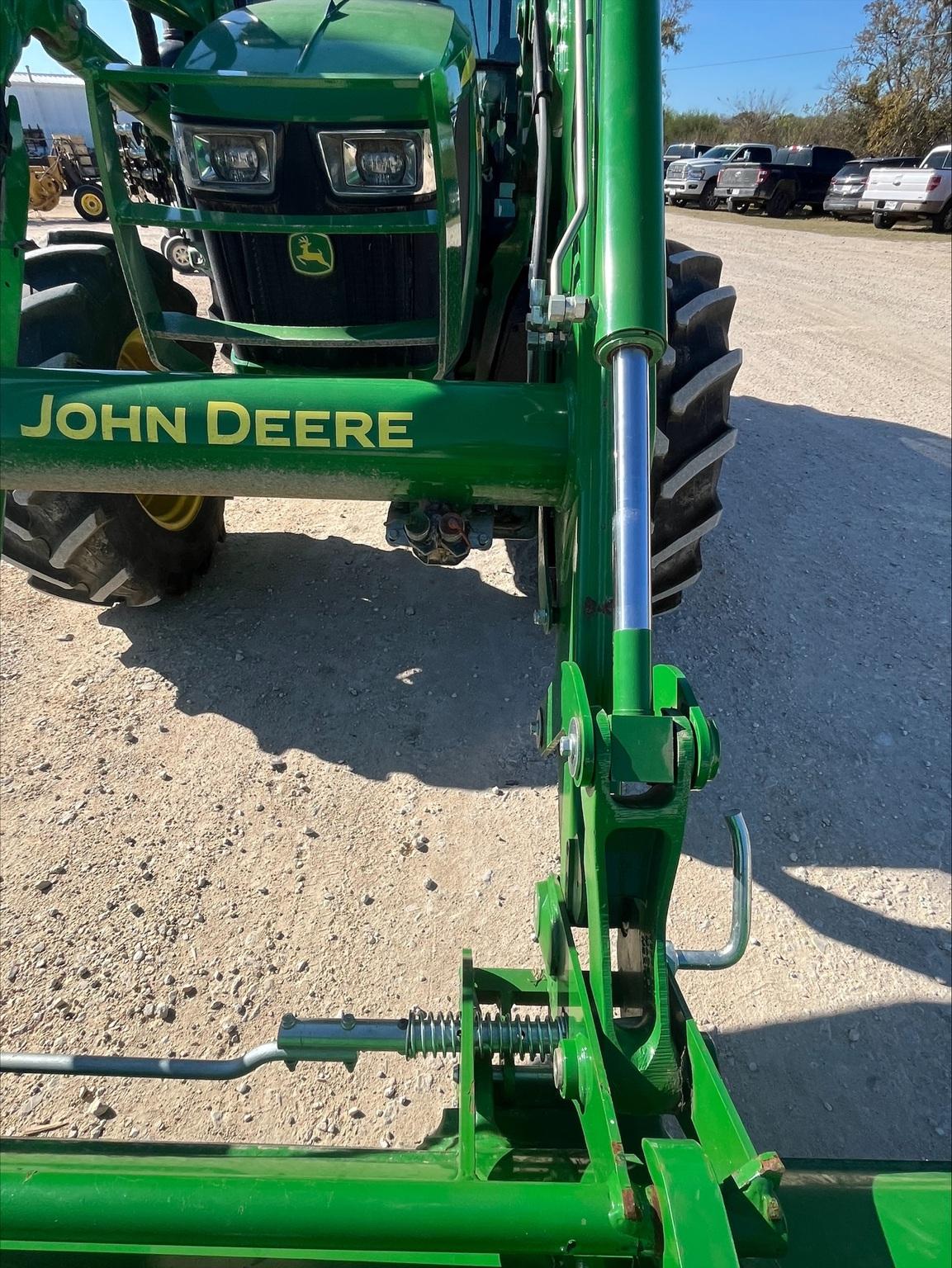 2022 John Deere 5125M Image