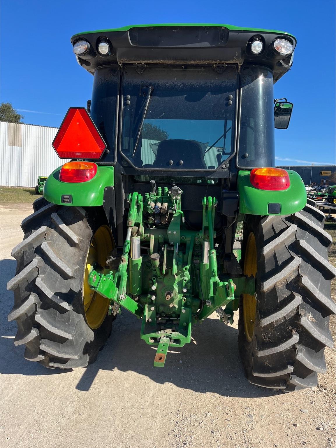 2022 John Deere 5125M Image