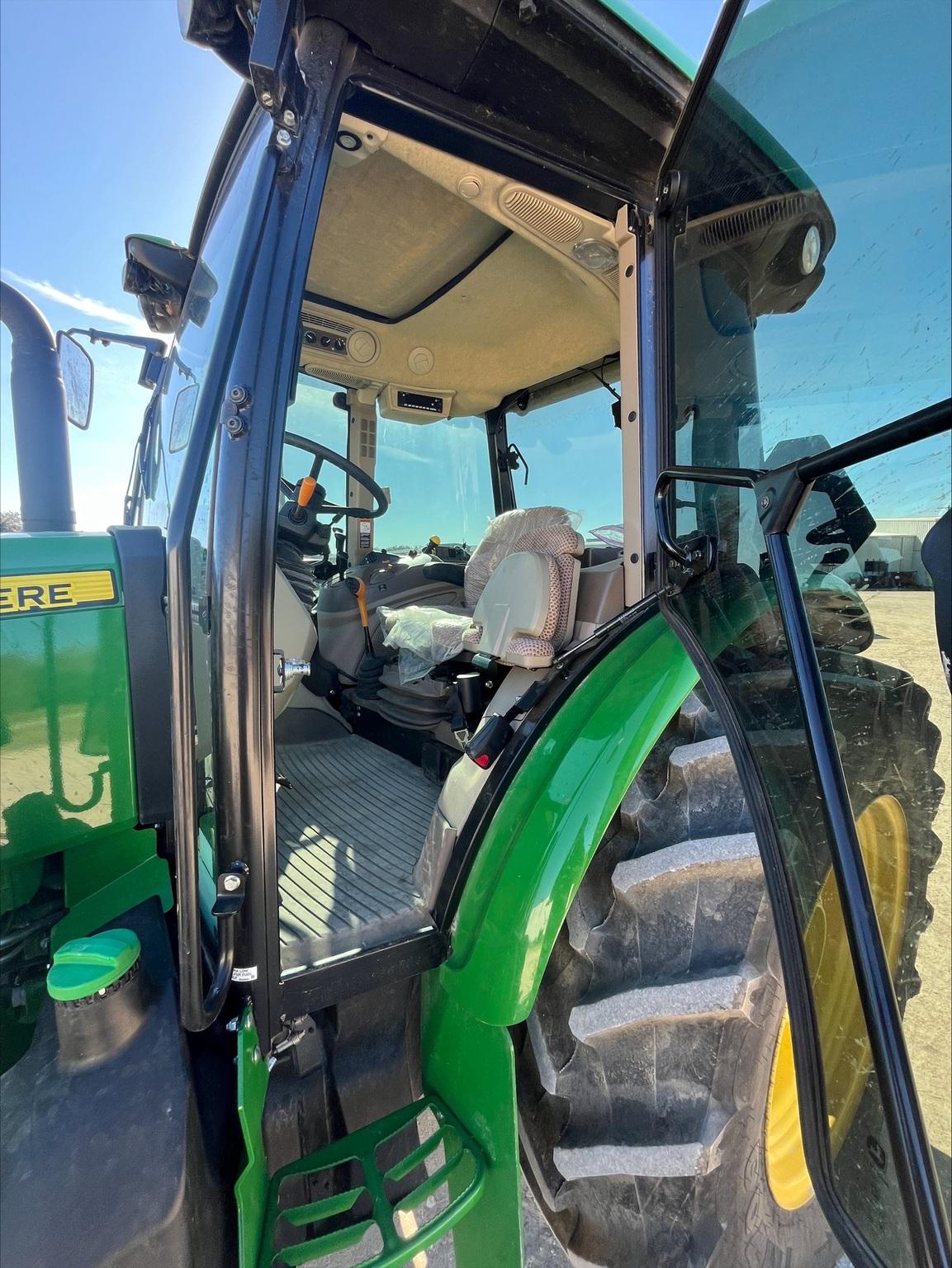 2022 John Deere 5125M Image