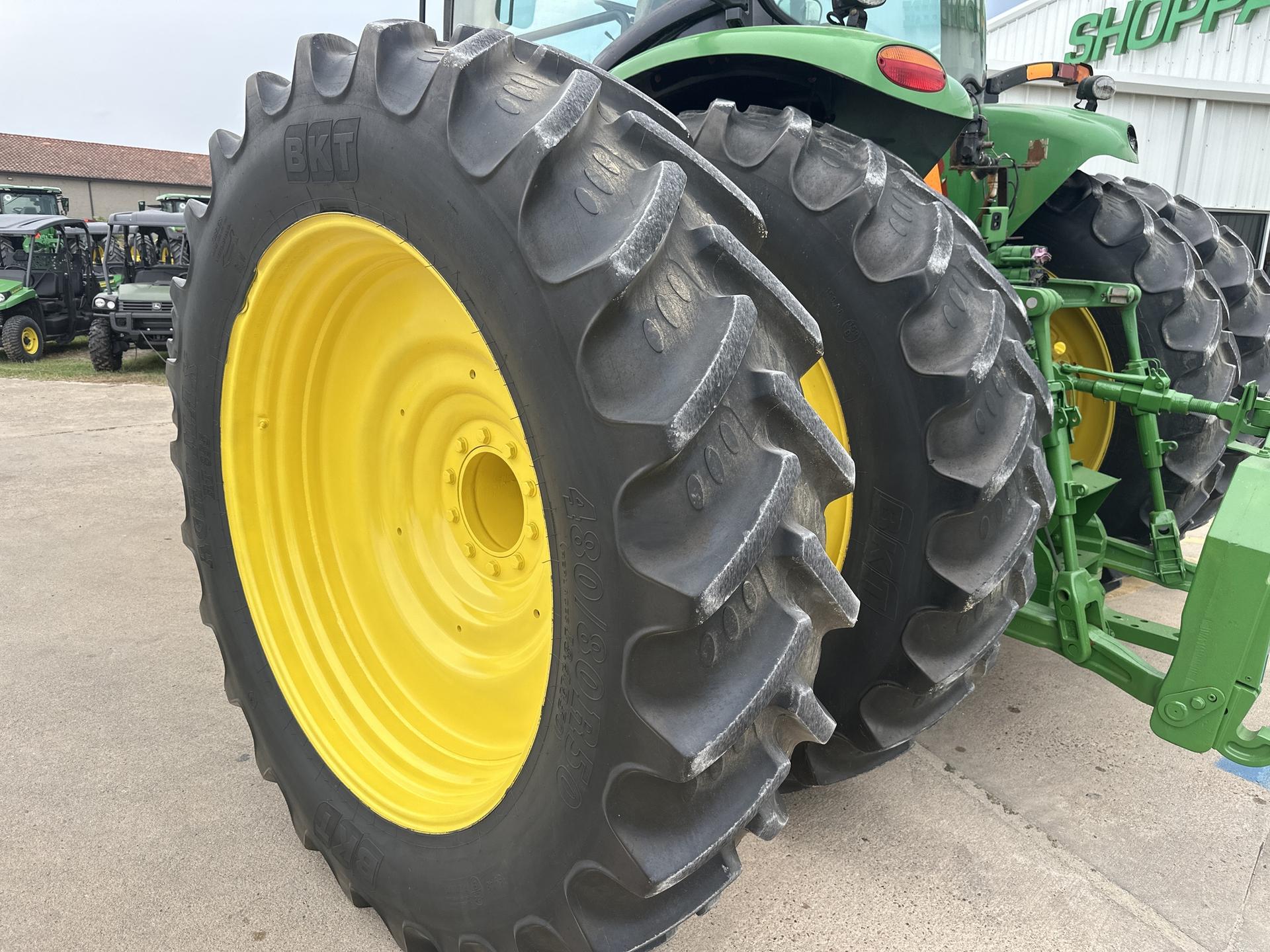 2010 John Deere 8320R Image