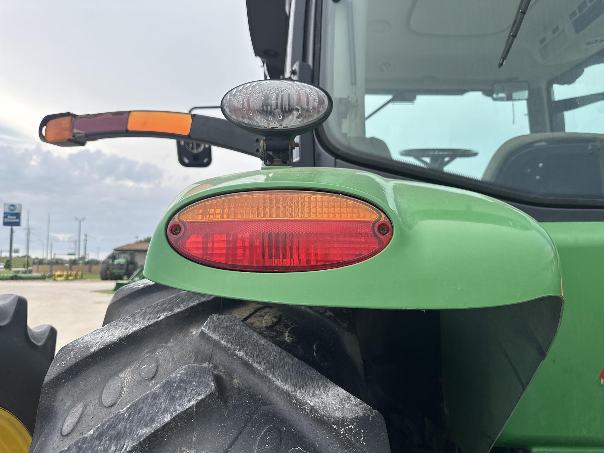 2010 John Deere 8320R Image