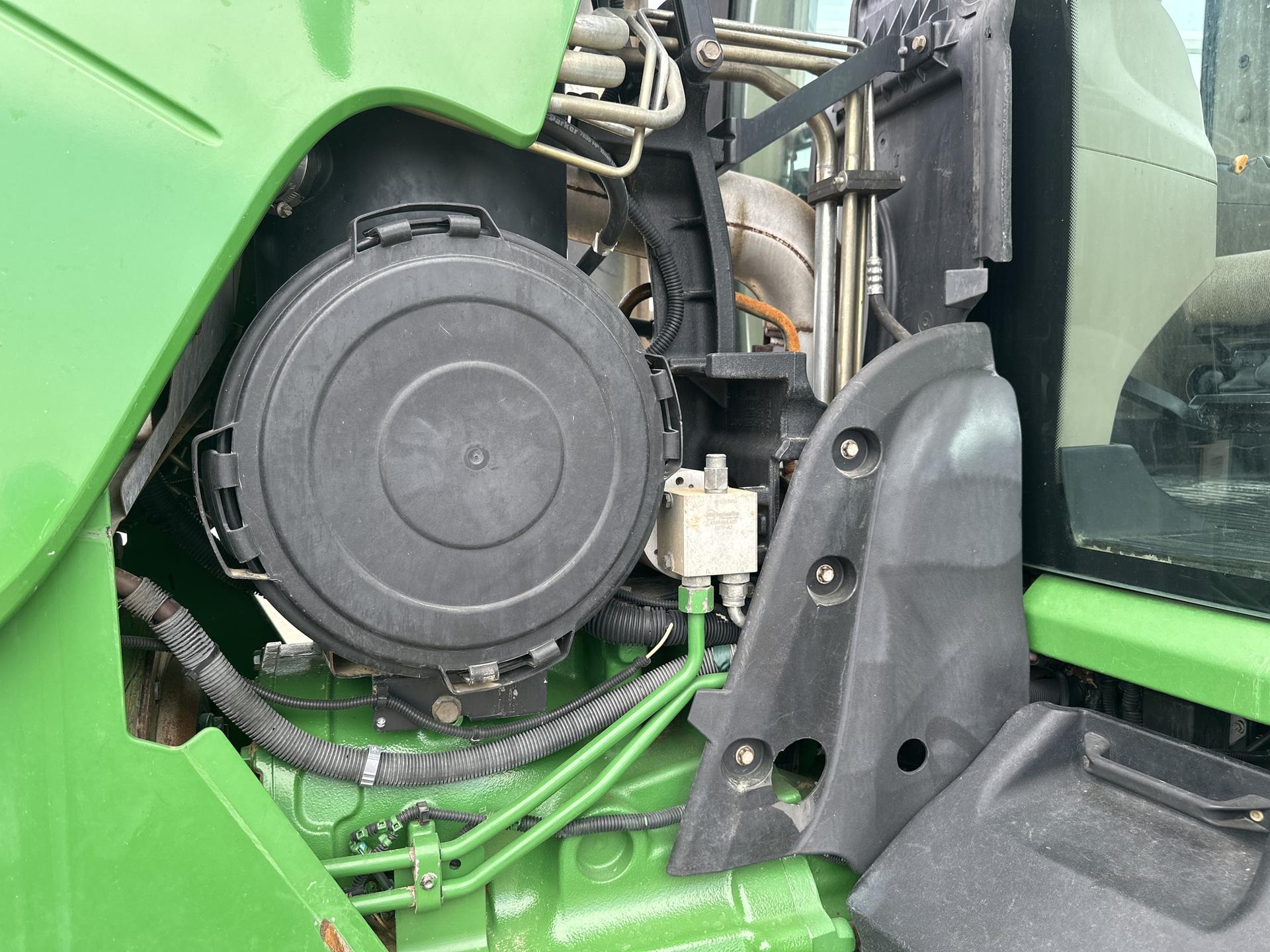 2010 John Deere 8320R Image