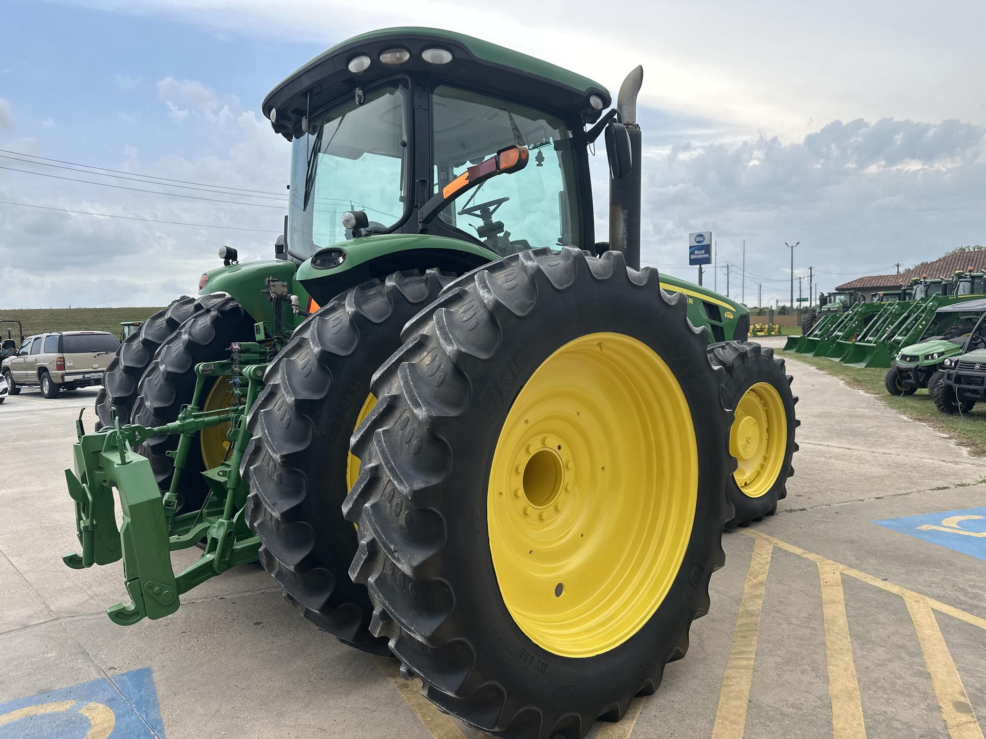 2010 John Deere 8320R Image