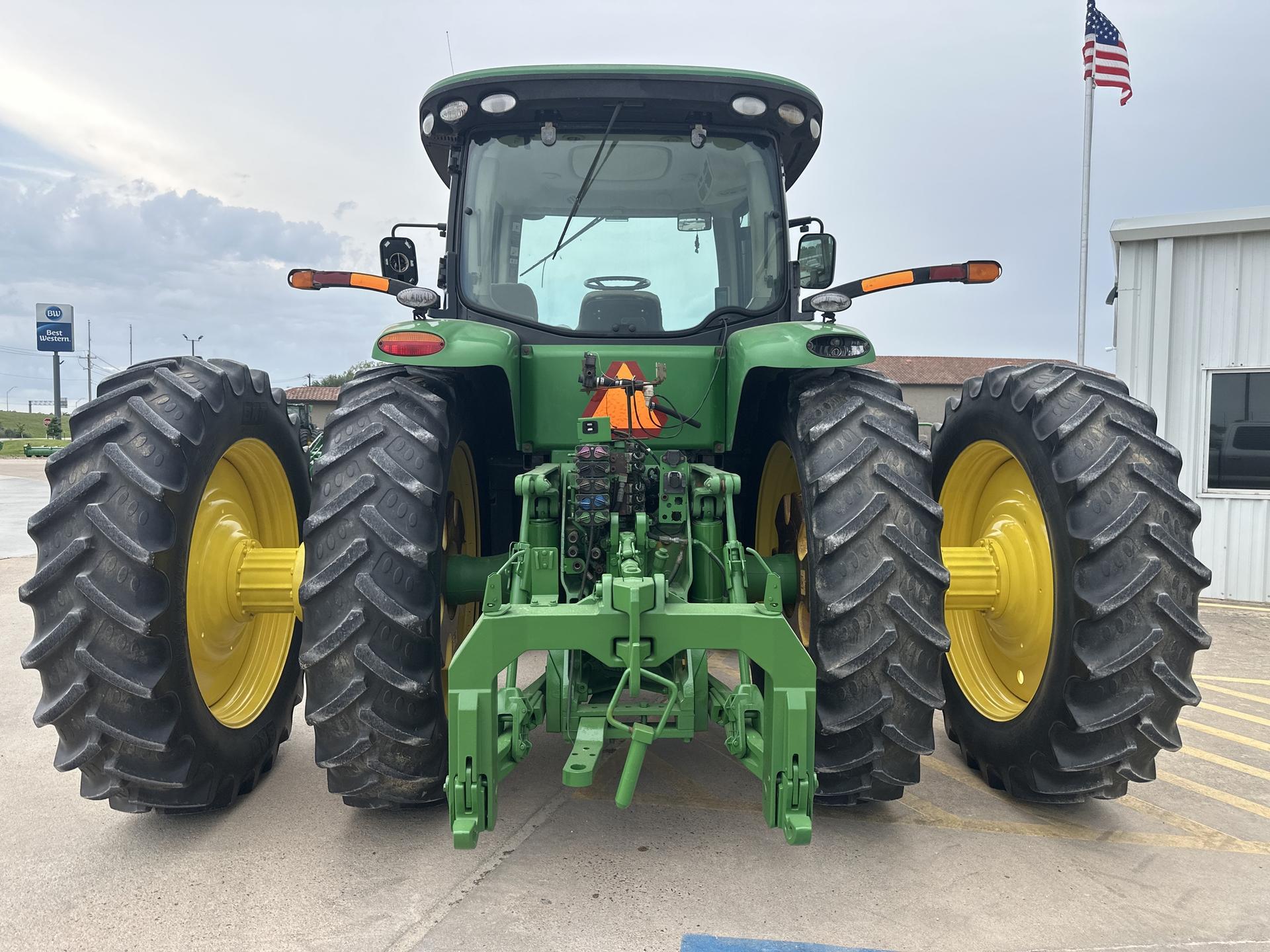 2010 John Deere 8320R Image