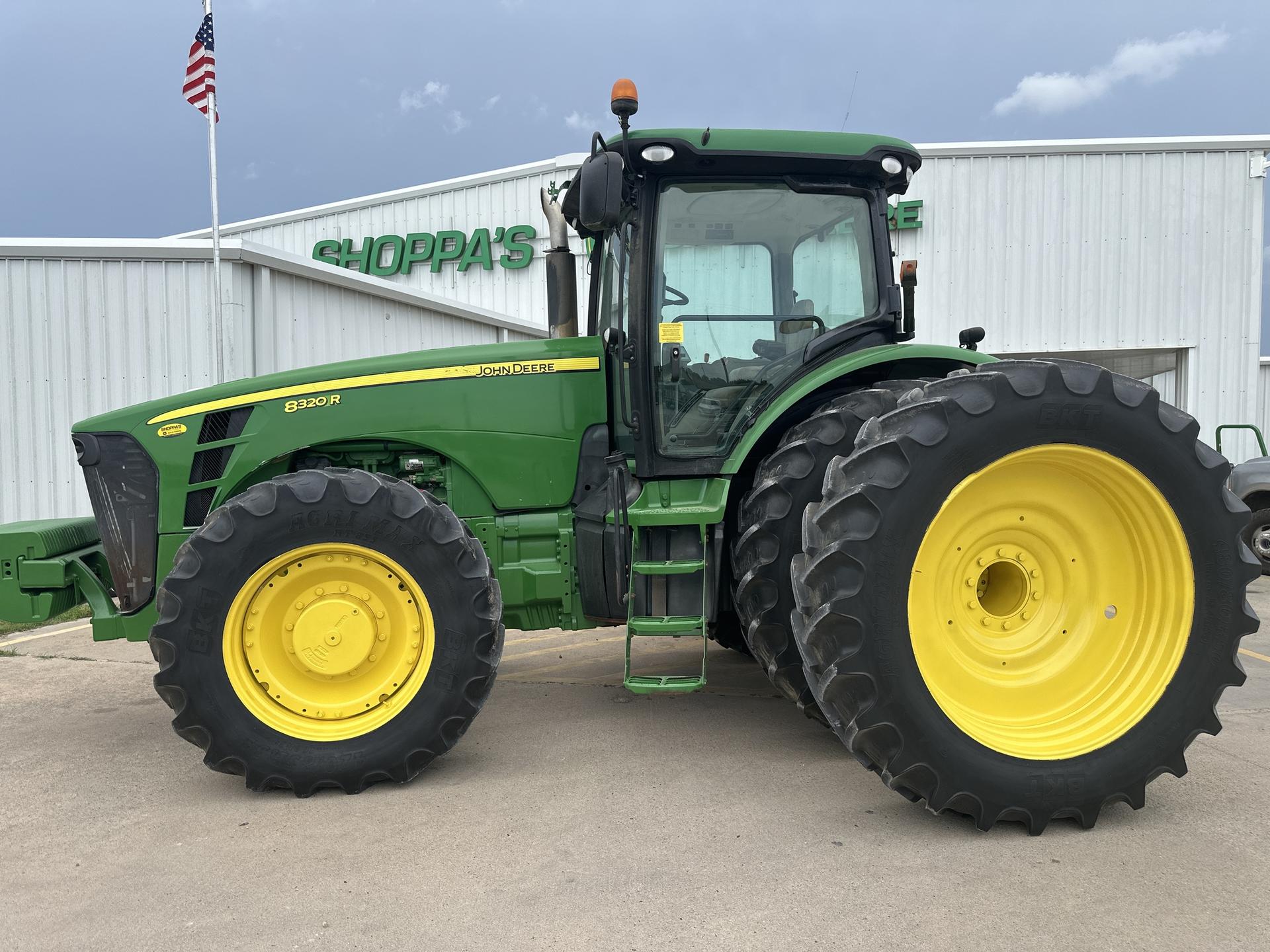 2010 John Deere 8320R Image