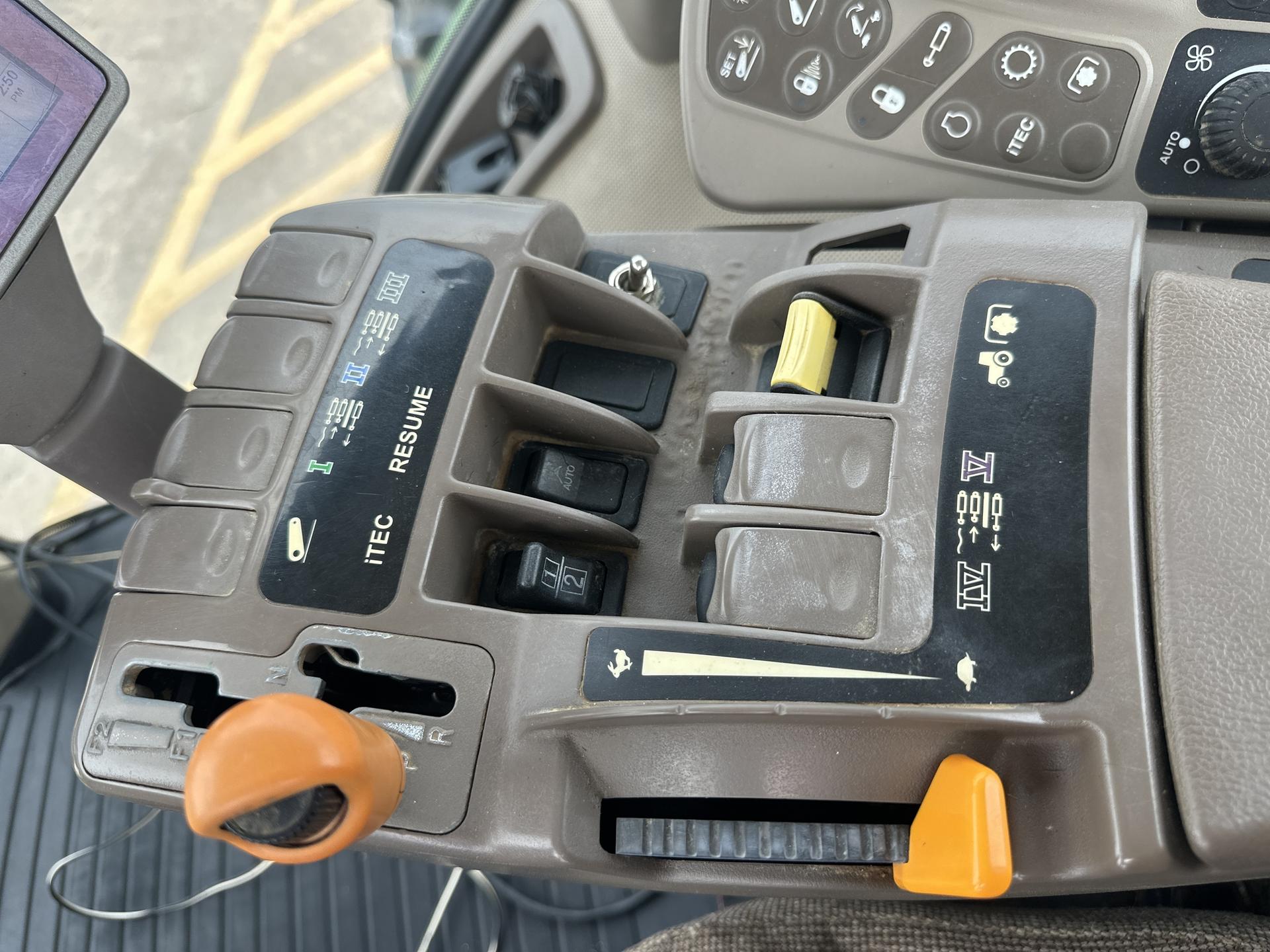 2010 John Deere 8320R Image