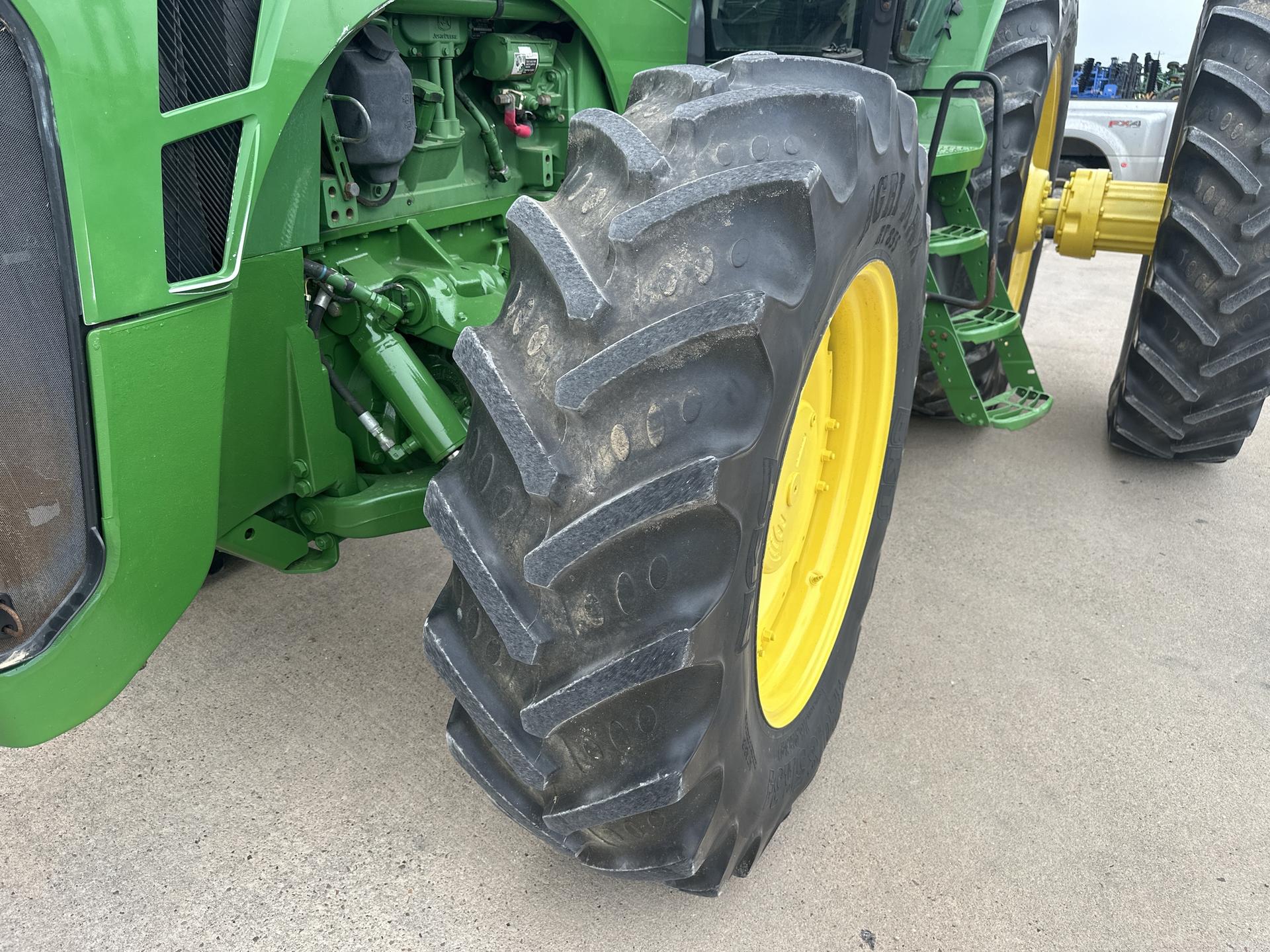 2010 John Deere 8320R Image