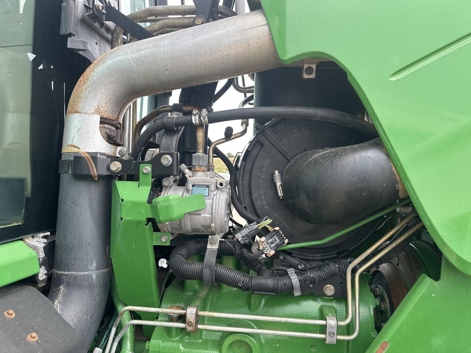 2010 John Deere 8320R Image