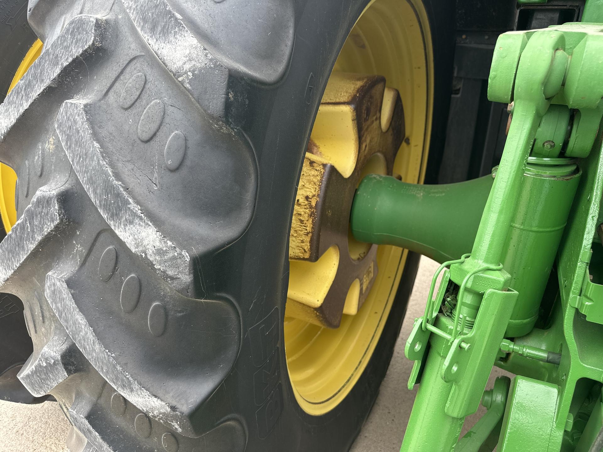 2010 John Deere 8320R Image