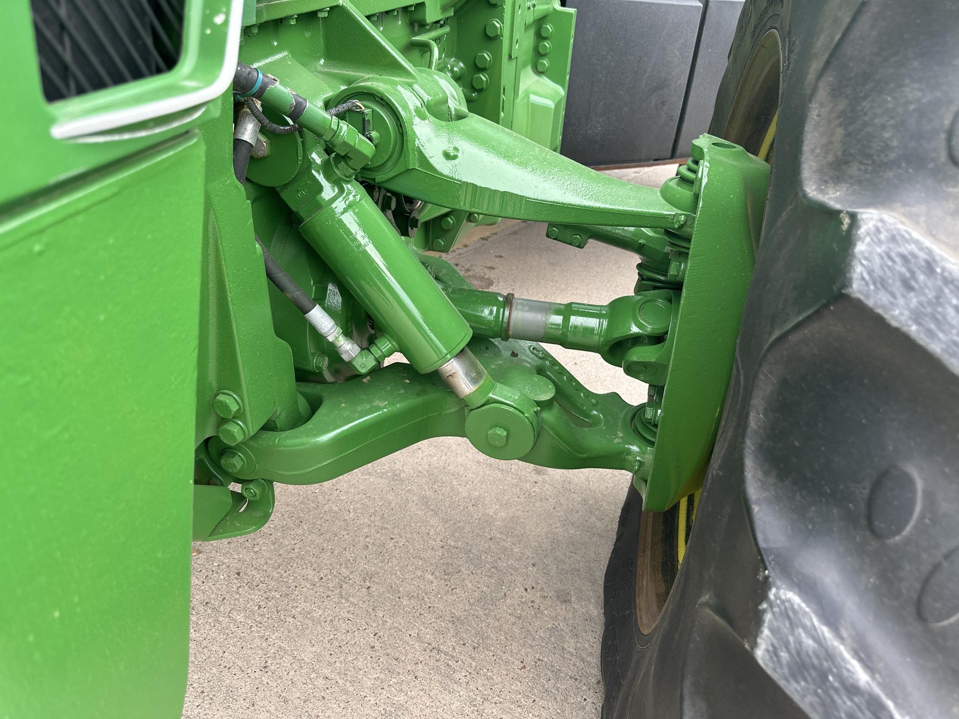 2010 John Deere 8320R Image