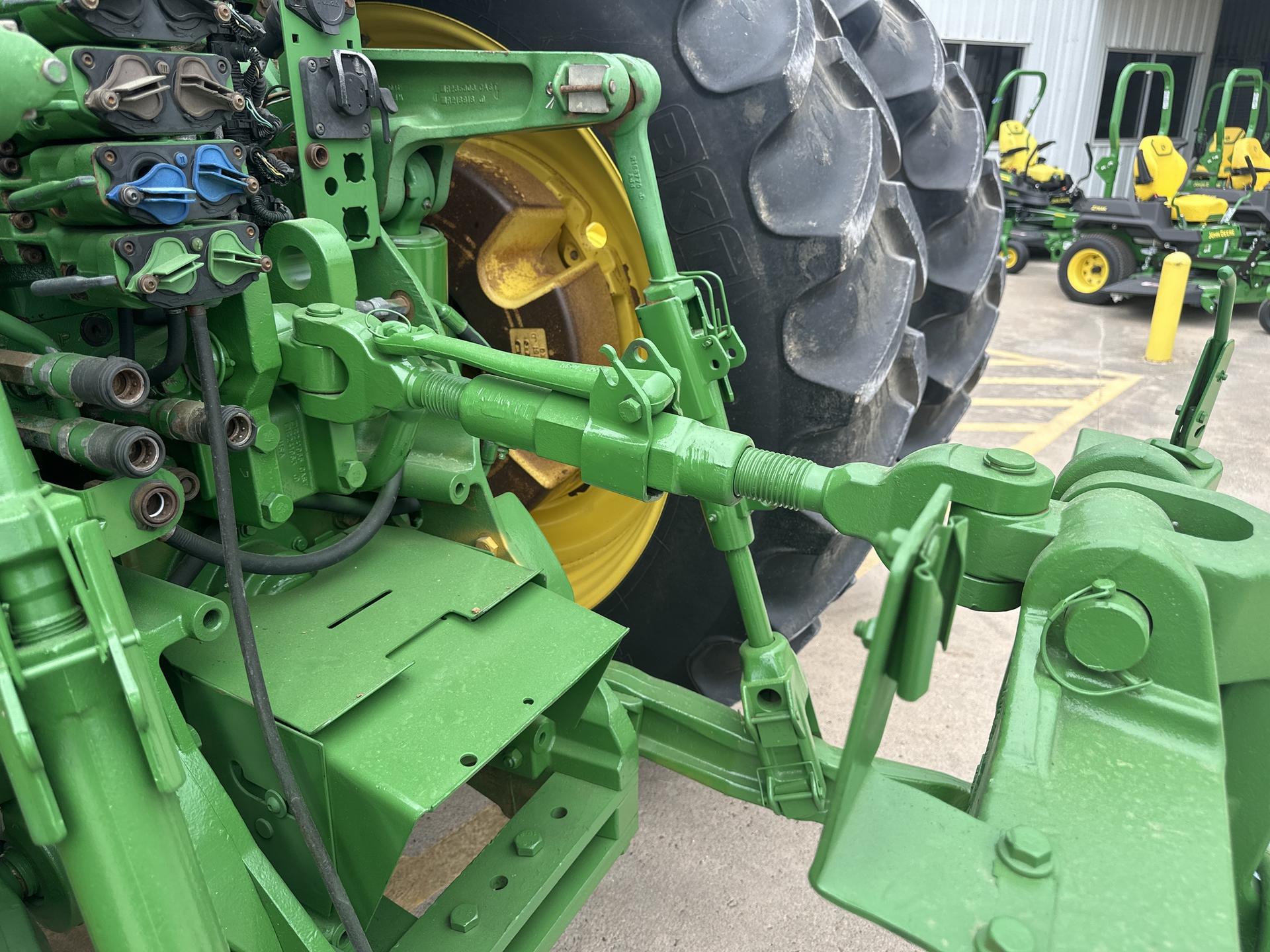 2010 John Deere 8320R Image
