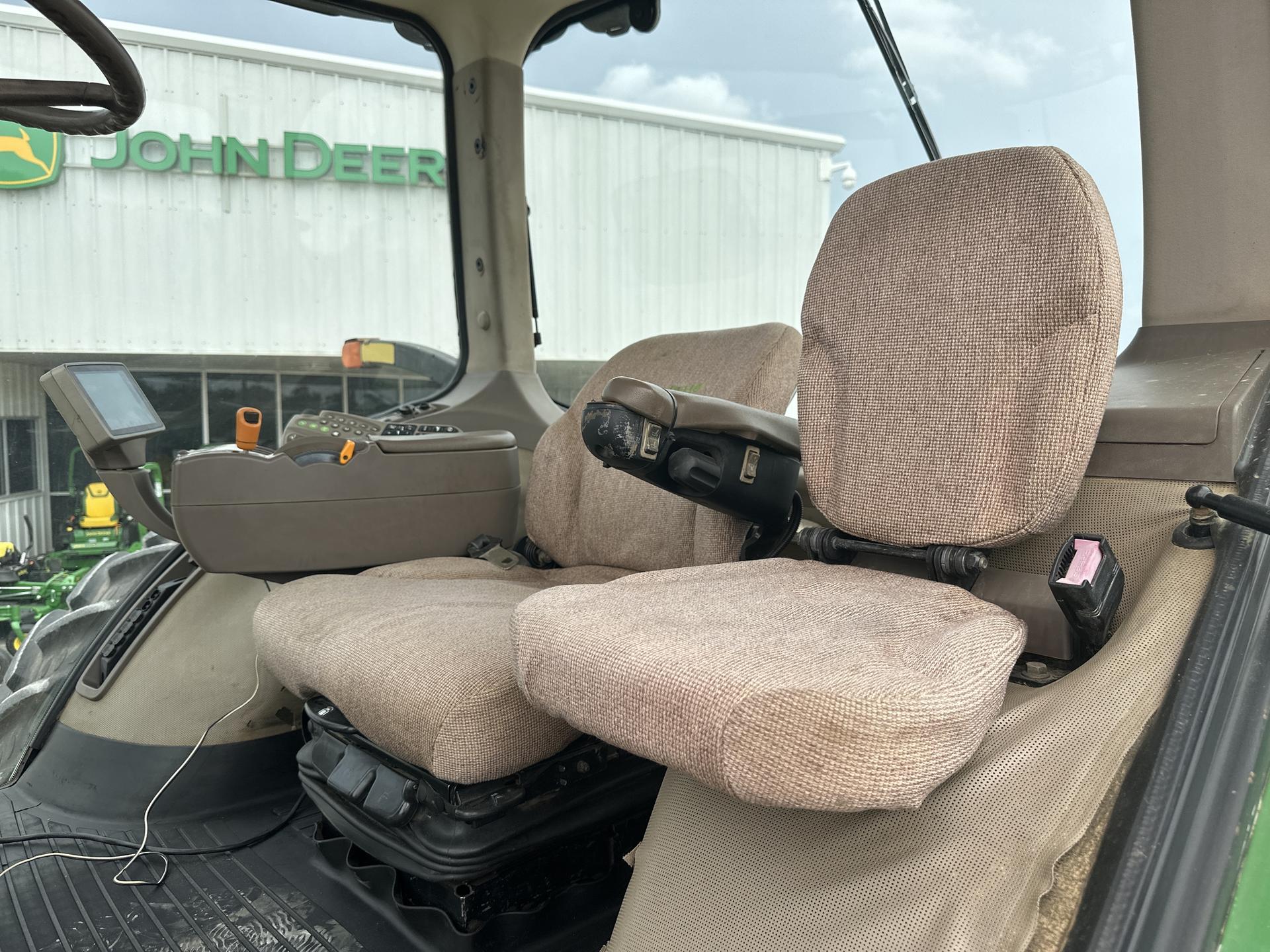 2010 John Deere 8320R Image