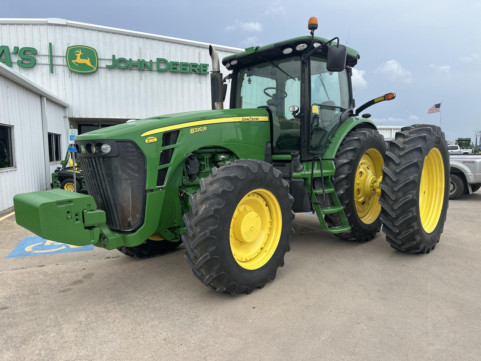 2010 John Deere 8320R Image