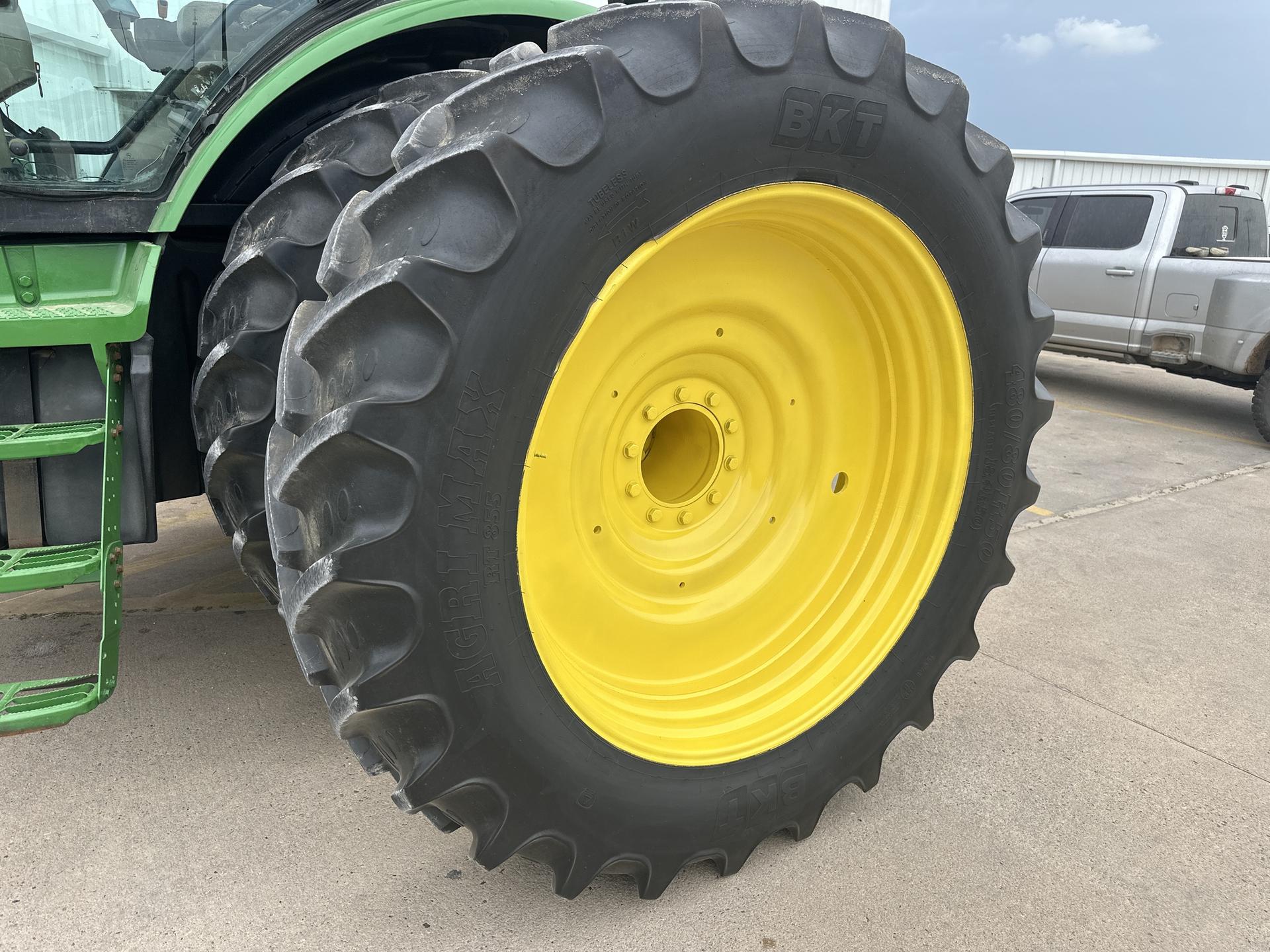 2010 John Deere 8320R Image