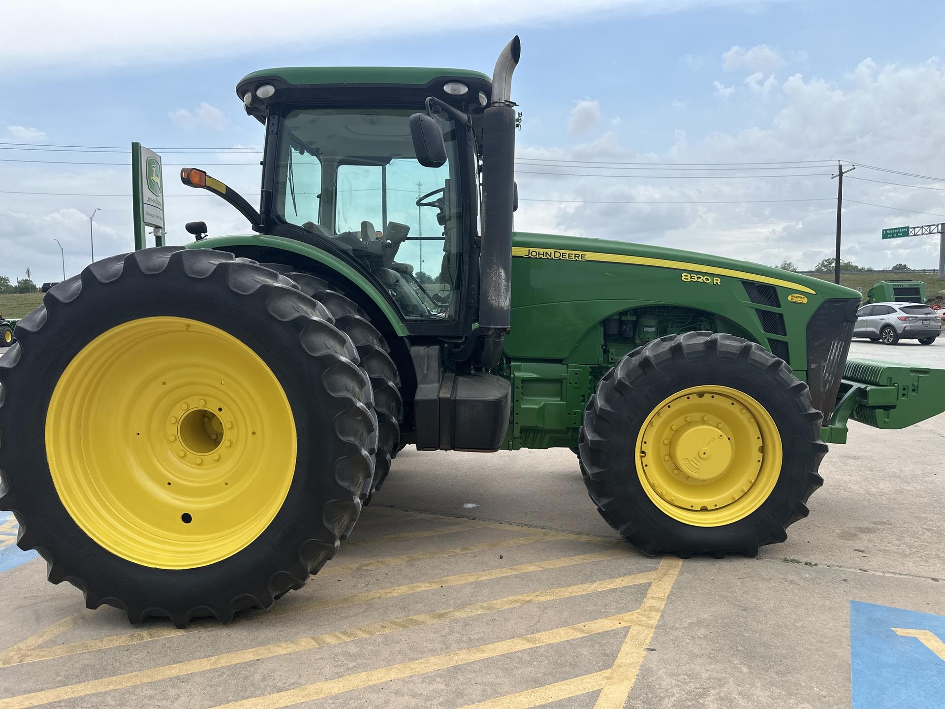 2010 John Deere 8320R Image