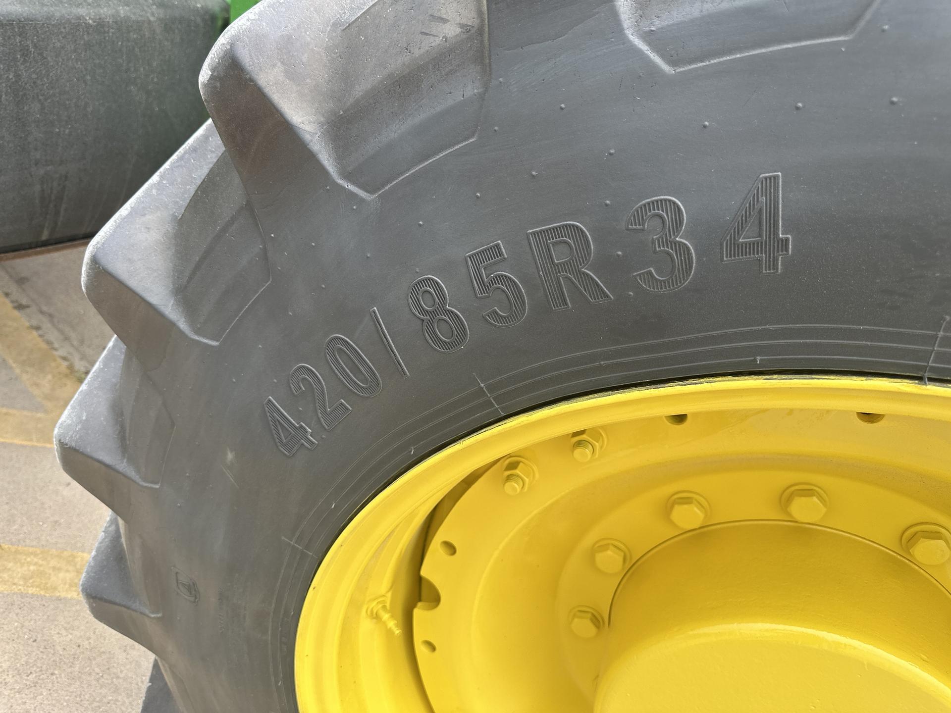 2010 John Deere 8320R Image